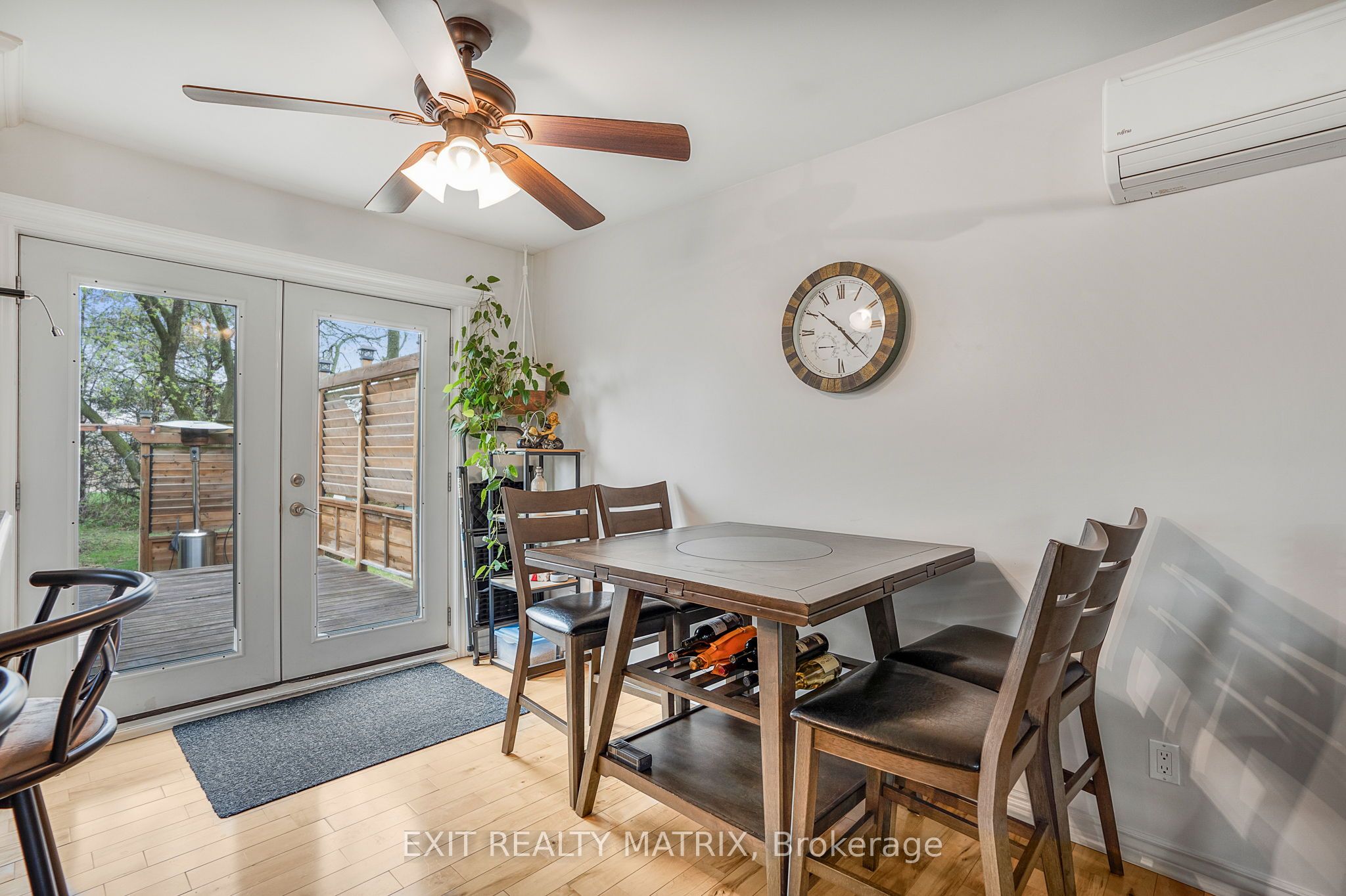 1120 Des Cedres St Property Photo 8