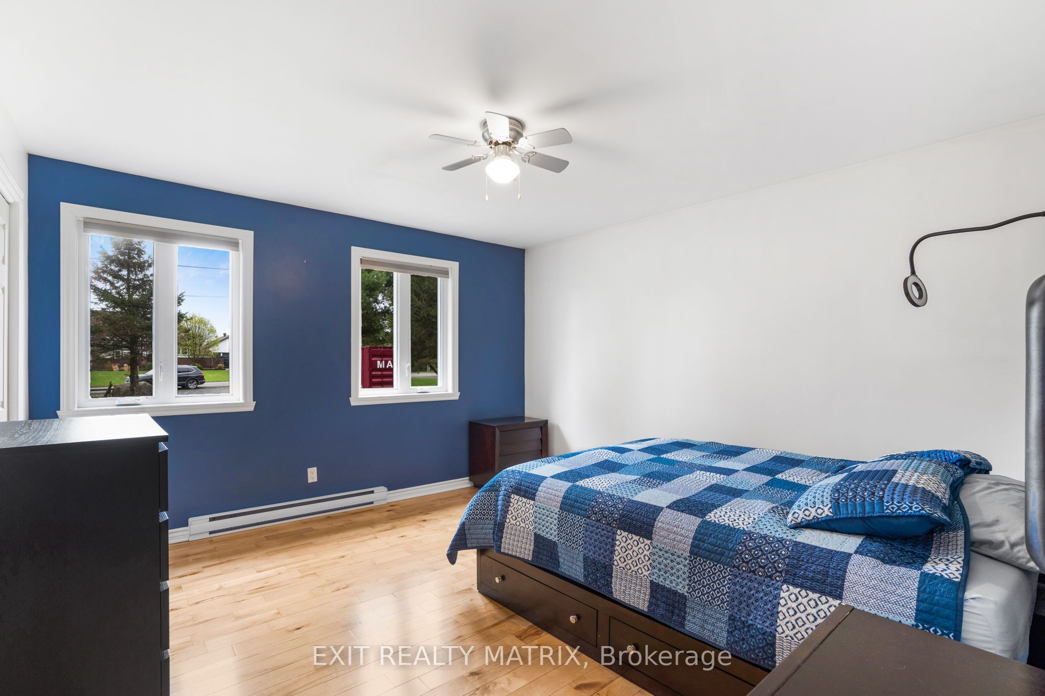 1120 Des Cedres St Property Photo 17