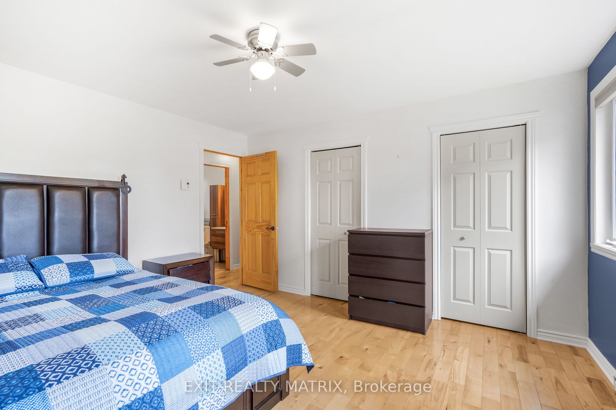 1120 Des Cedres St Property Photo 18