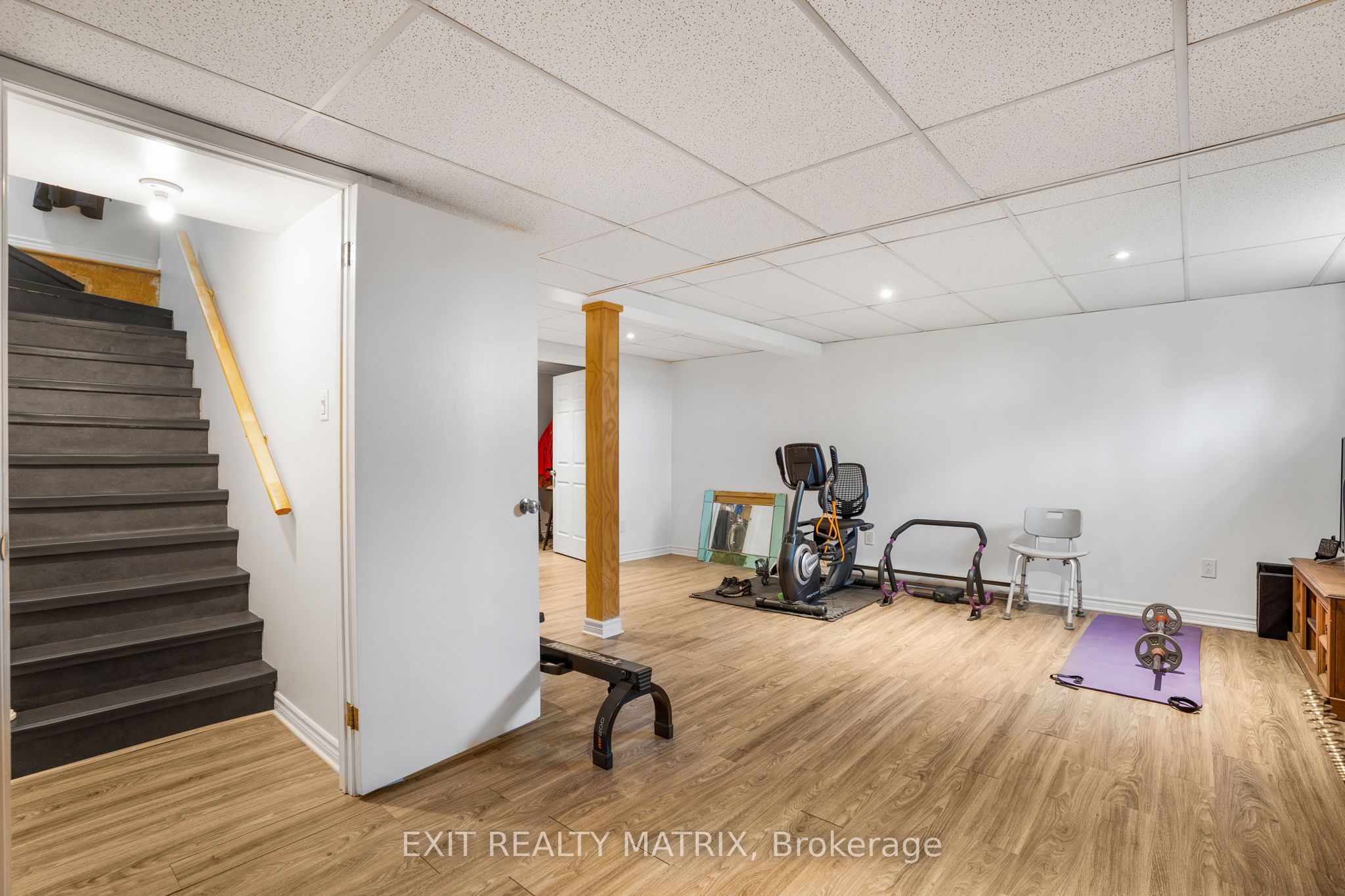 1120 Des Cedres St Property Photo 19