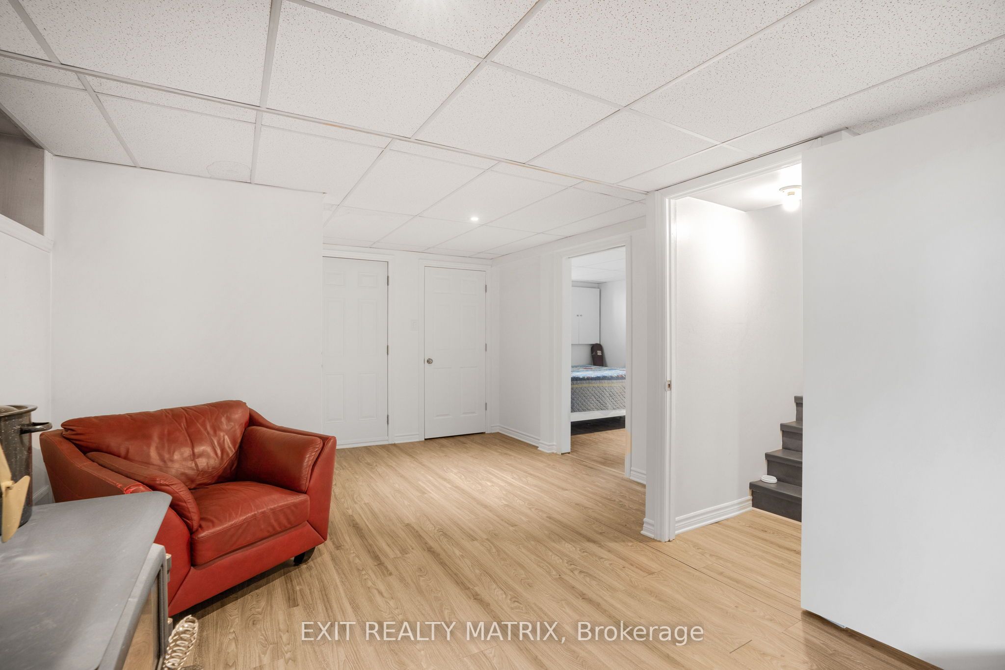 1120 Des Cedres St Property Photo 20