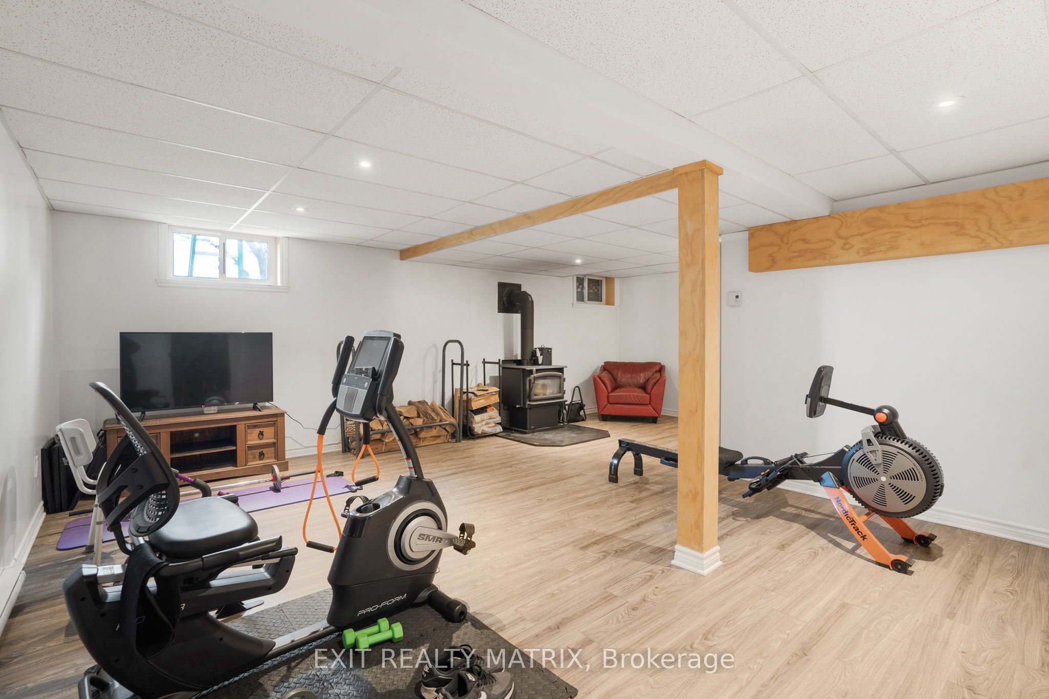 1120 Des Cedres St Property Photo 21