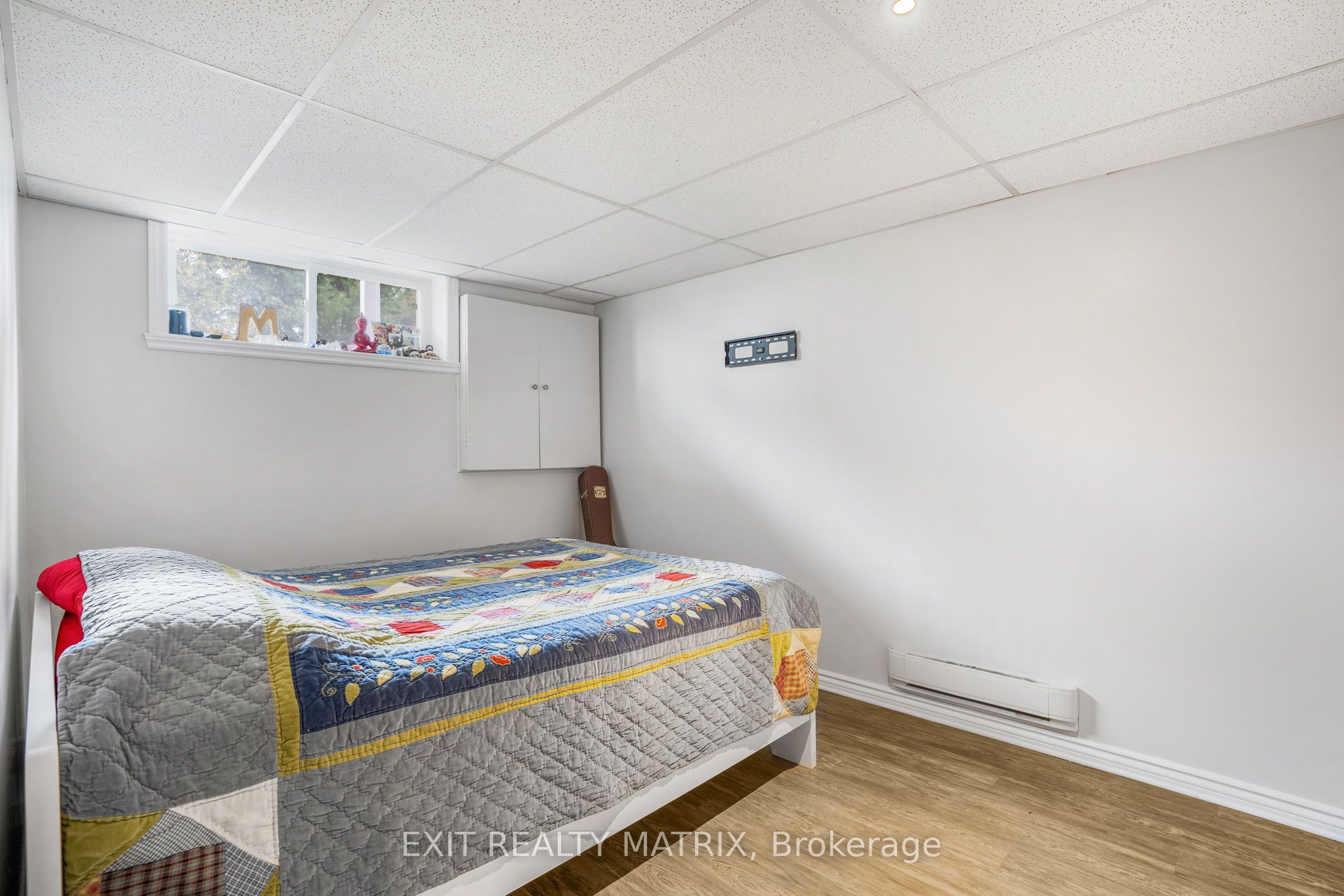 1120 Des Cedres St Property Photo 23