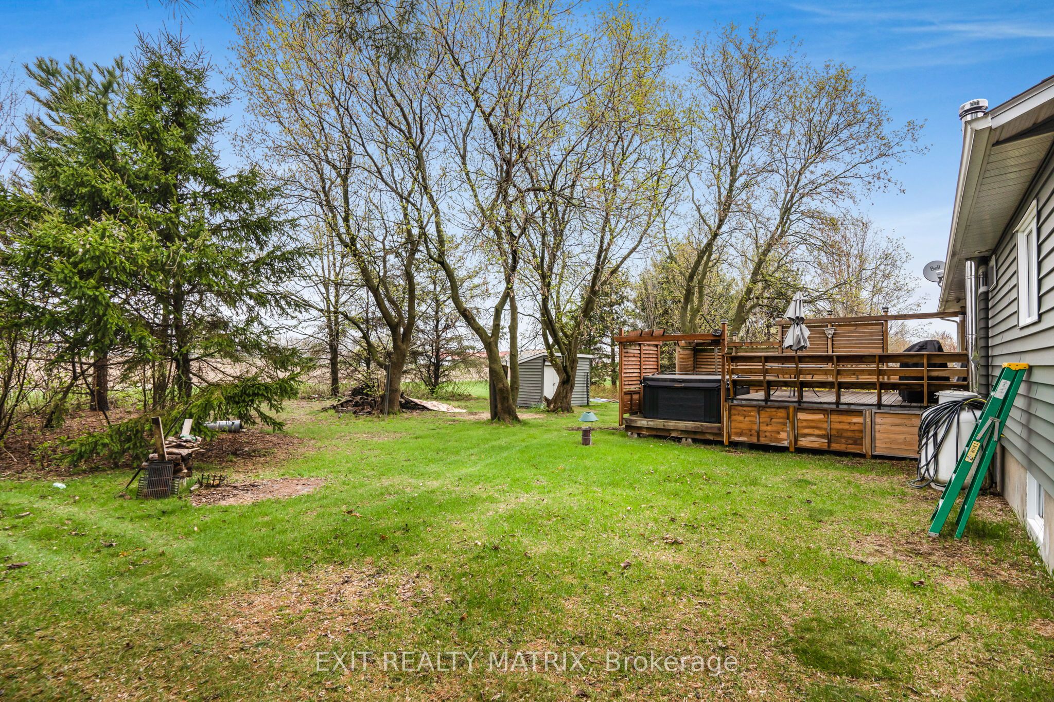 1120 Des Cedres St Property Photo 26