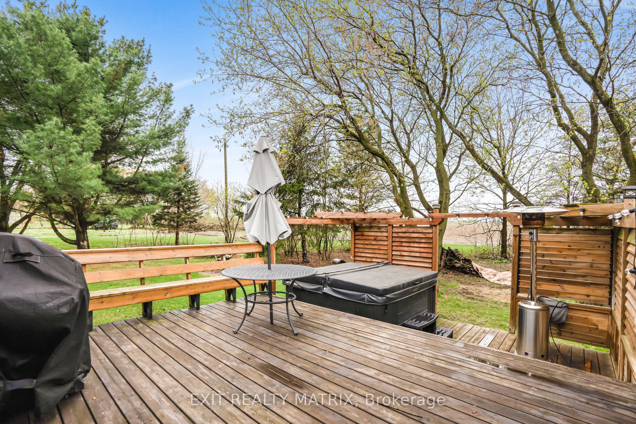 1120 Des Cedres St Property Photo 28