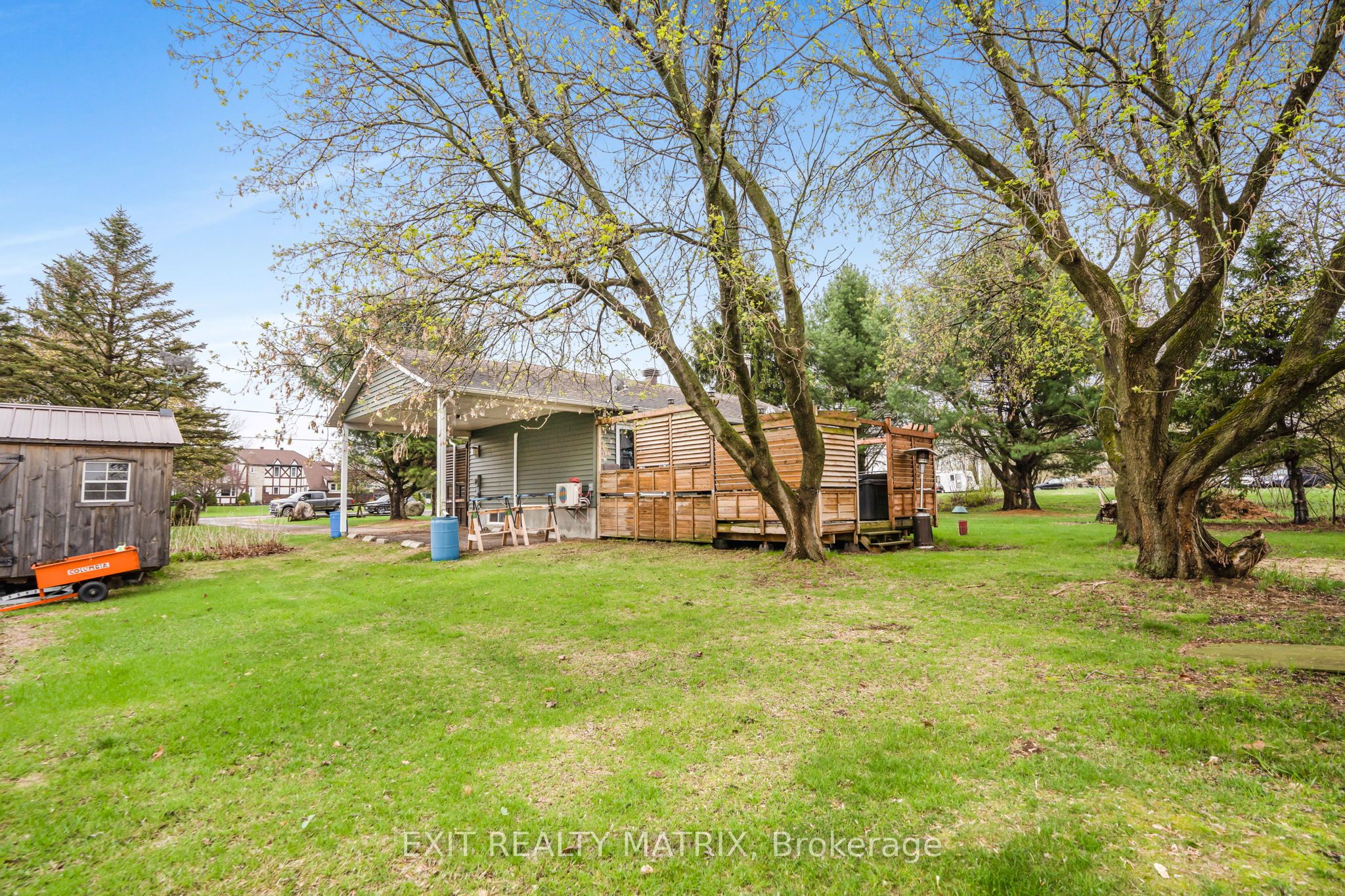 1120 Des Cedres St Property Photo 30