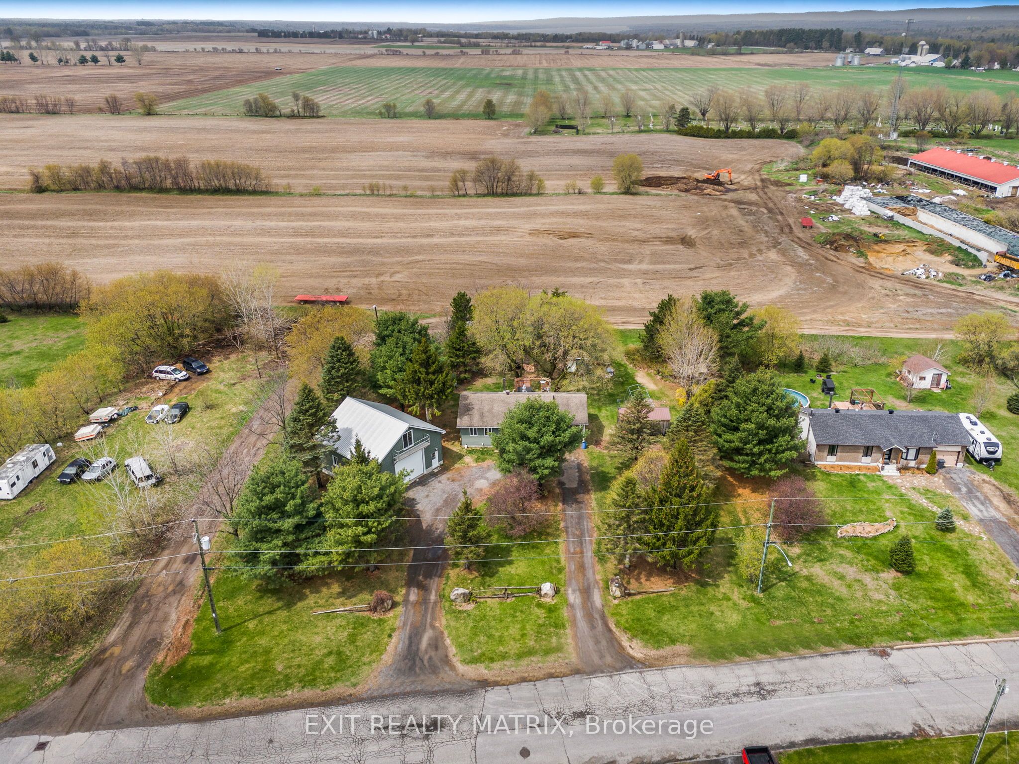 1120 Des Cedres St Property Photo 31