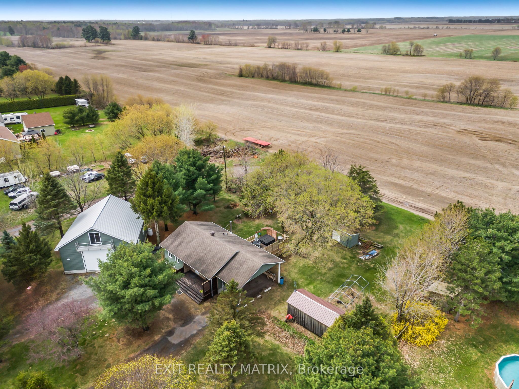 1120 Des Cedres St Property Photo 33