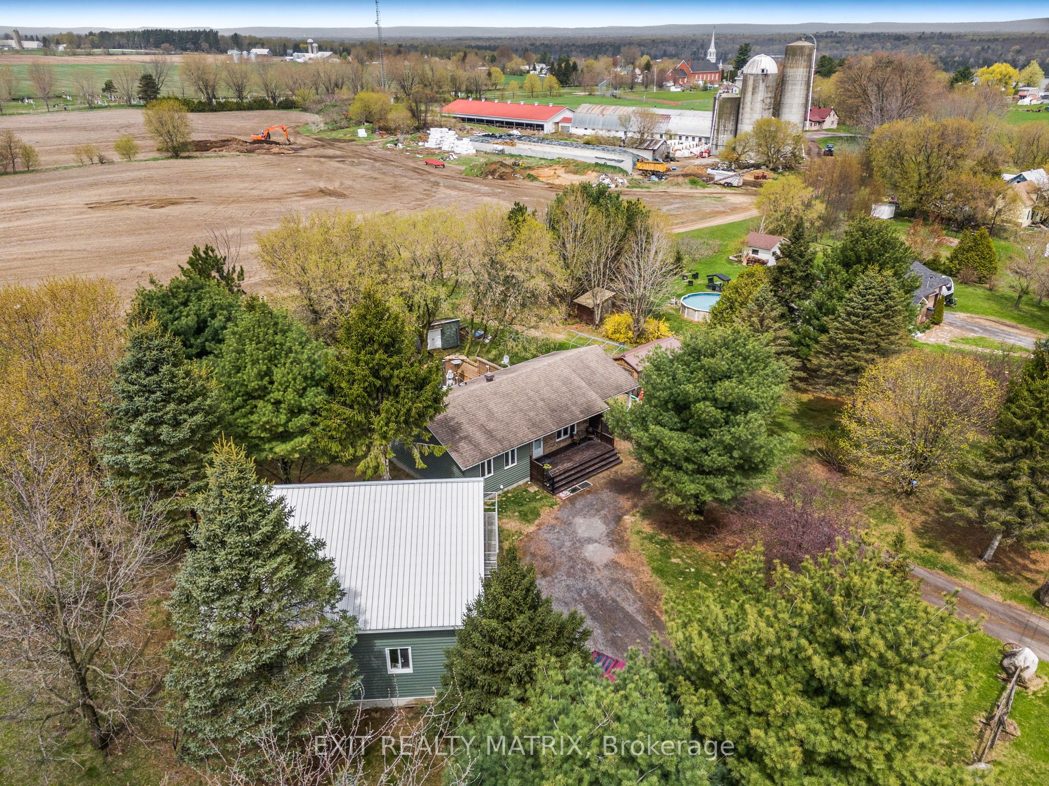 1120 Des Cedres St Property Photo 36