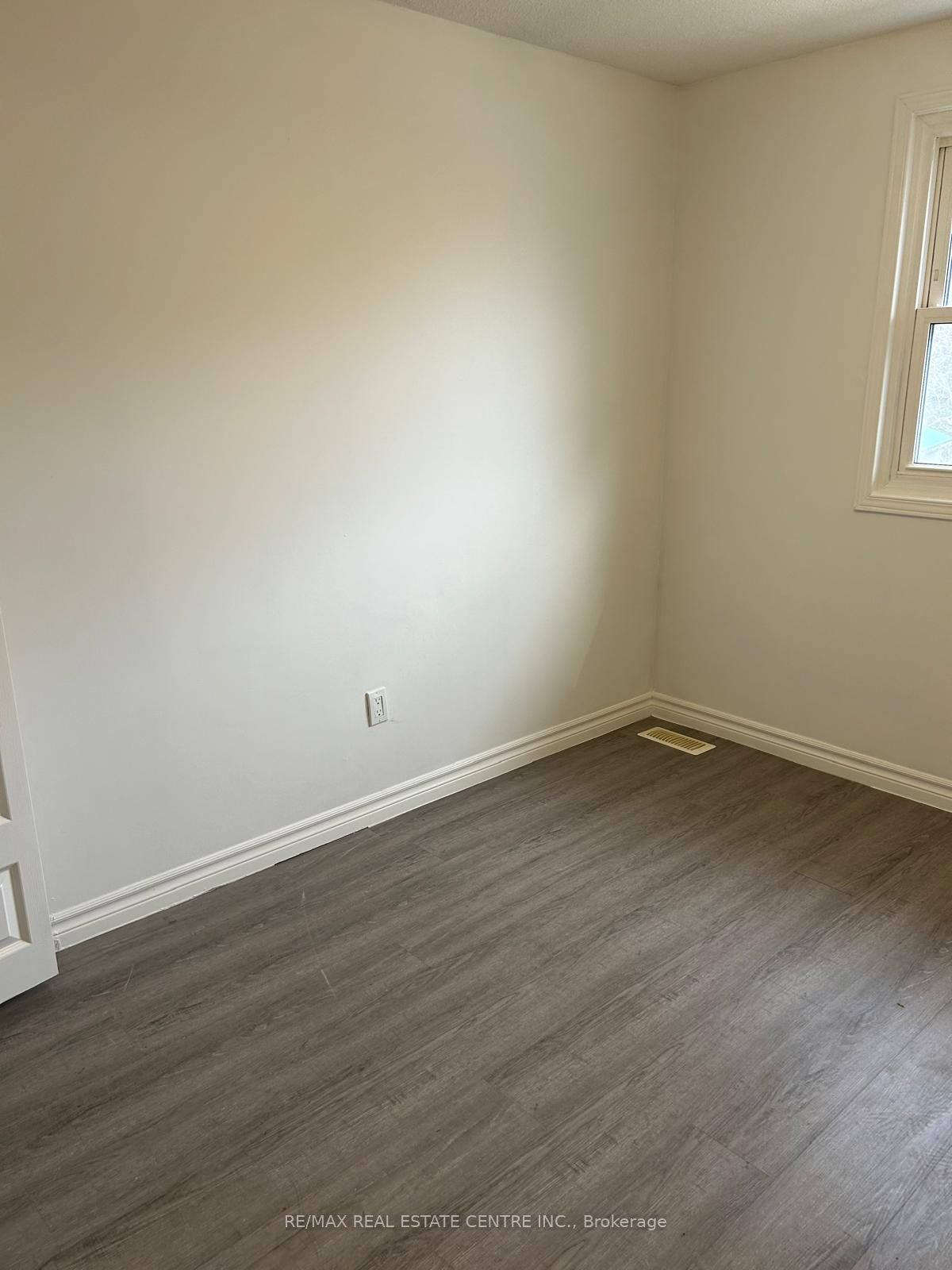 #3 - 420 Pioneer Drive Property Photo 11