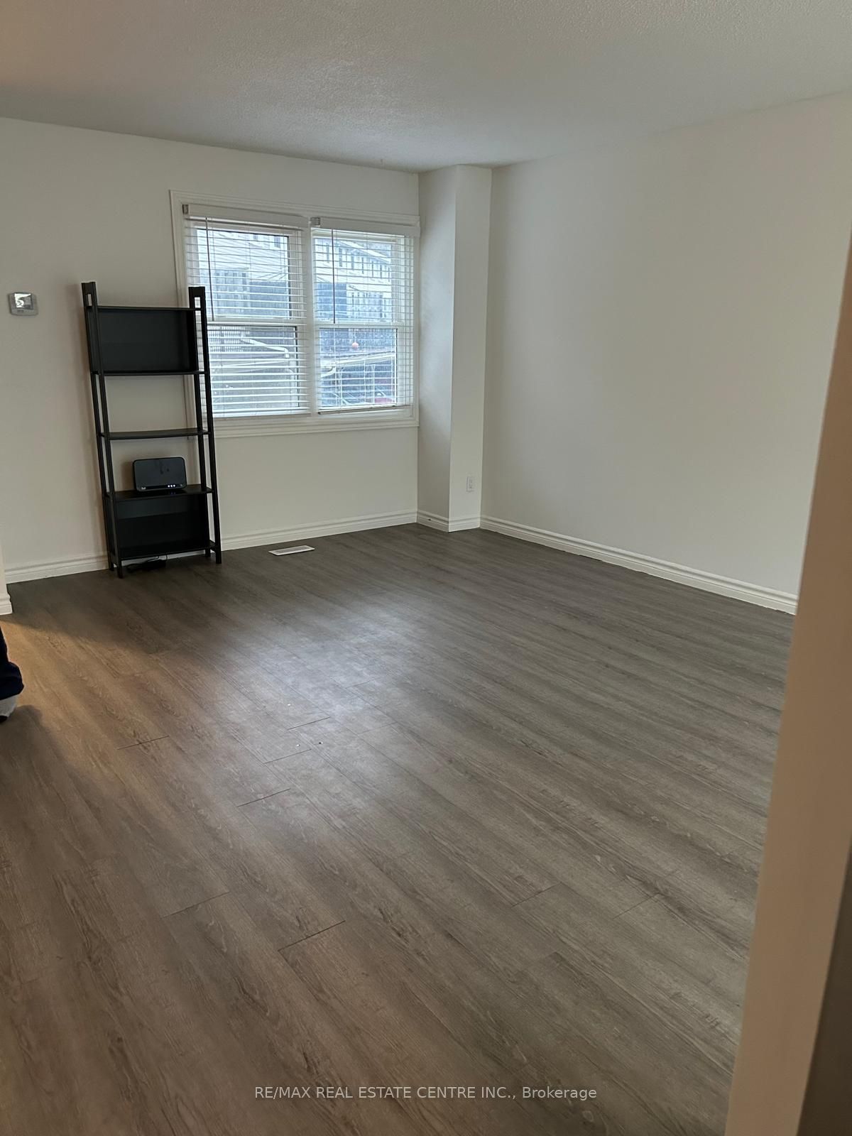 #3 - 420 Pioneer Drive Property Photo 17