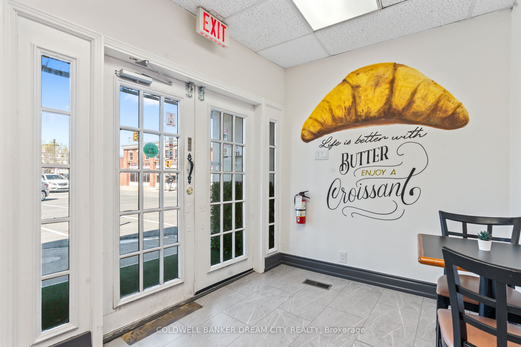 123 King St W Property Photo 6