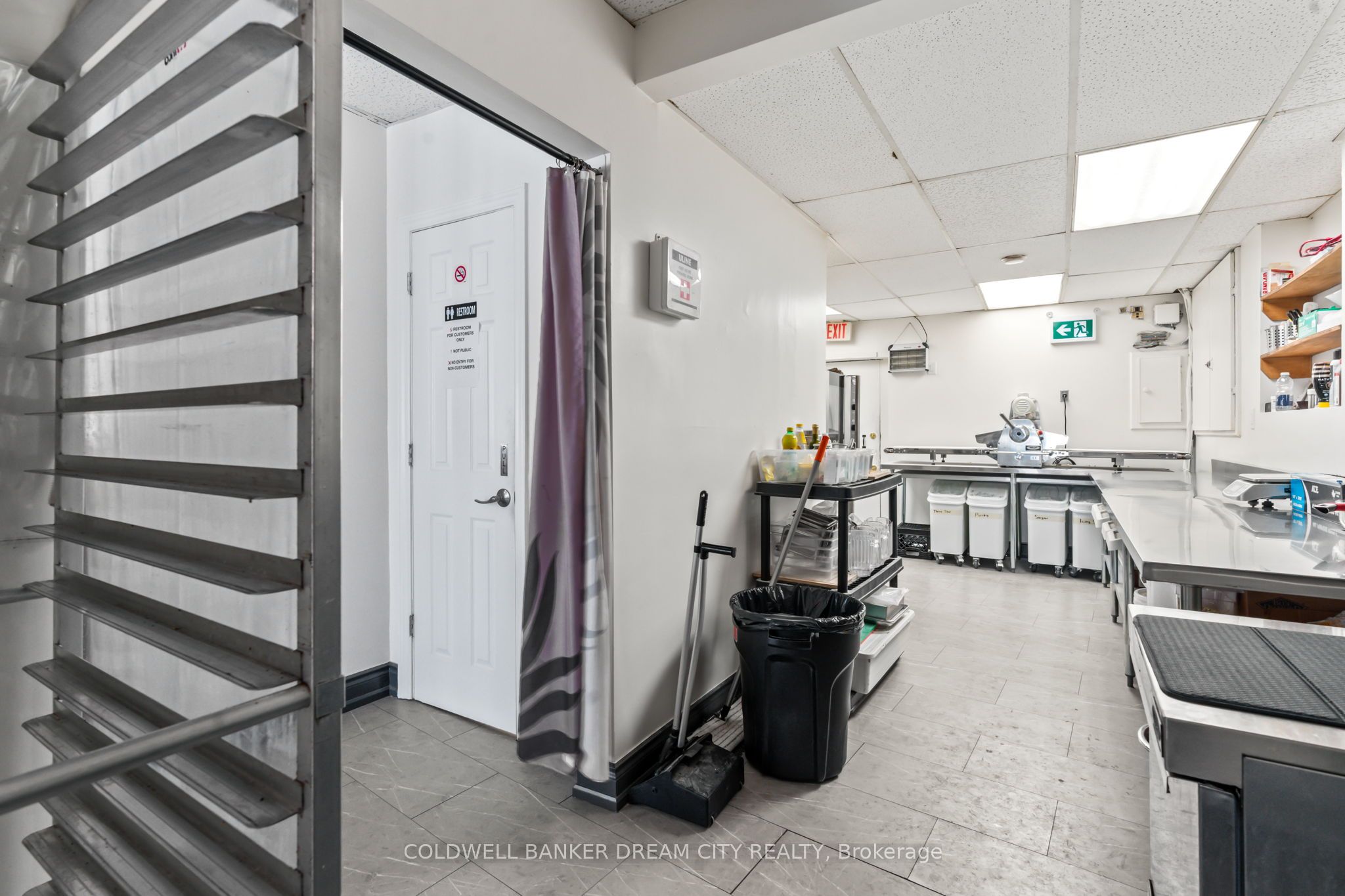 123 King St W Property Photo 26