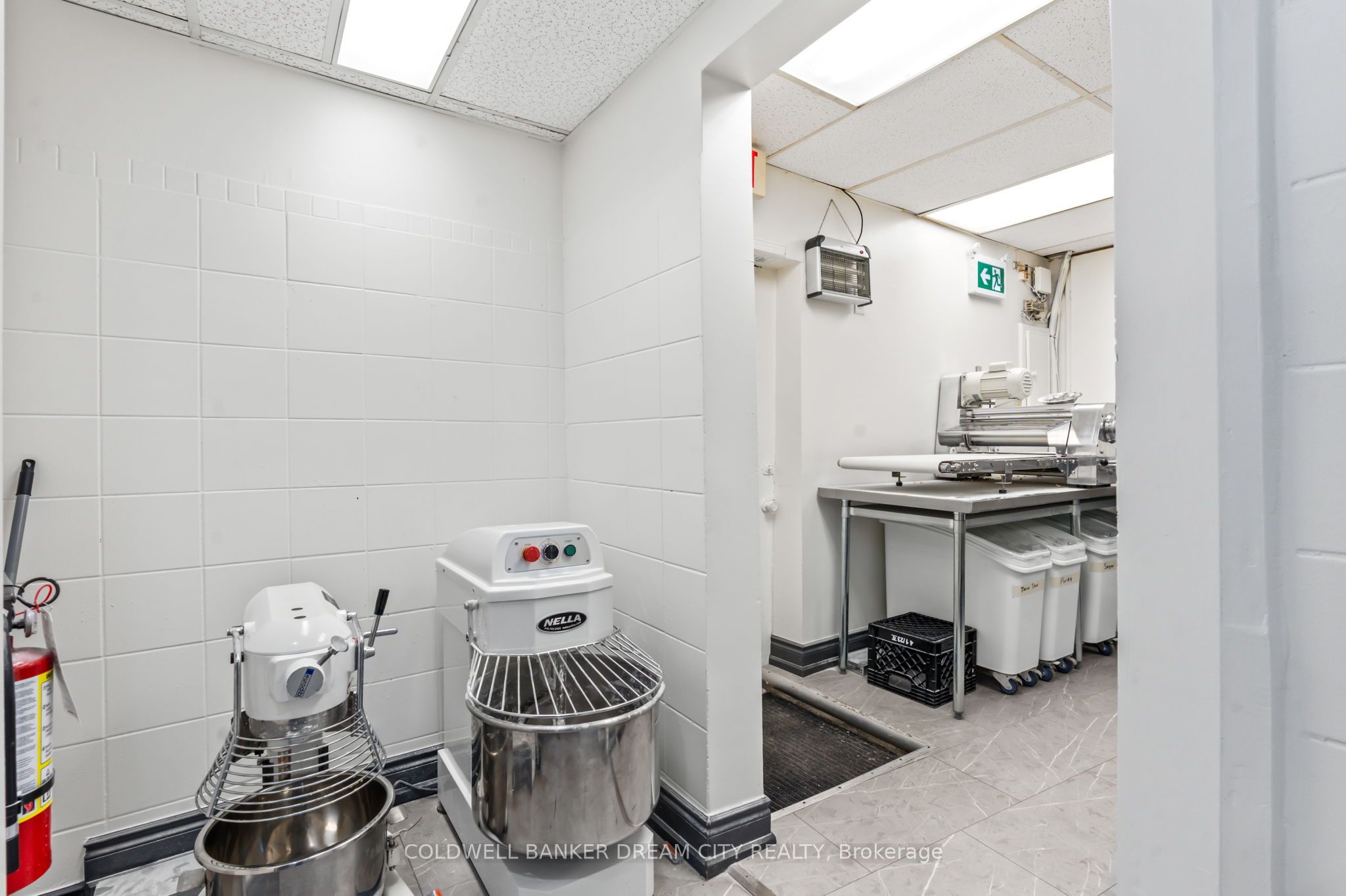 123 King St W Property Photo 40