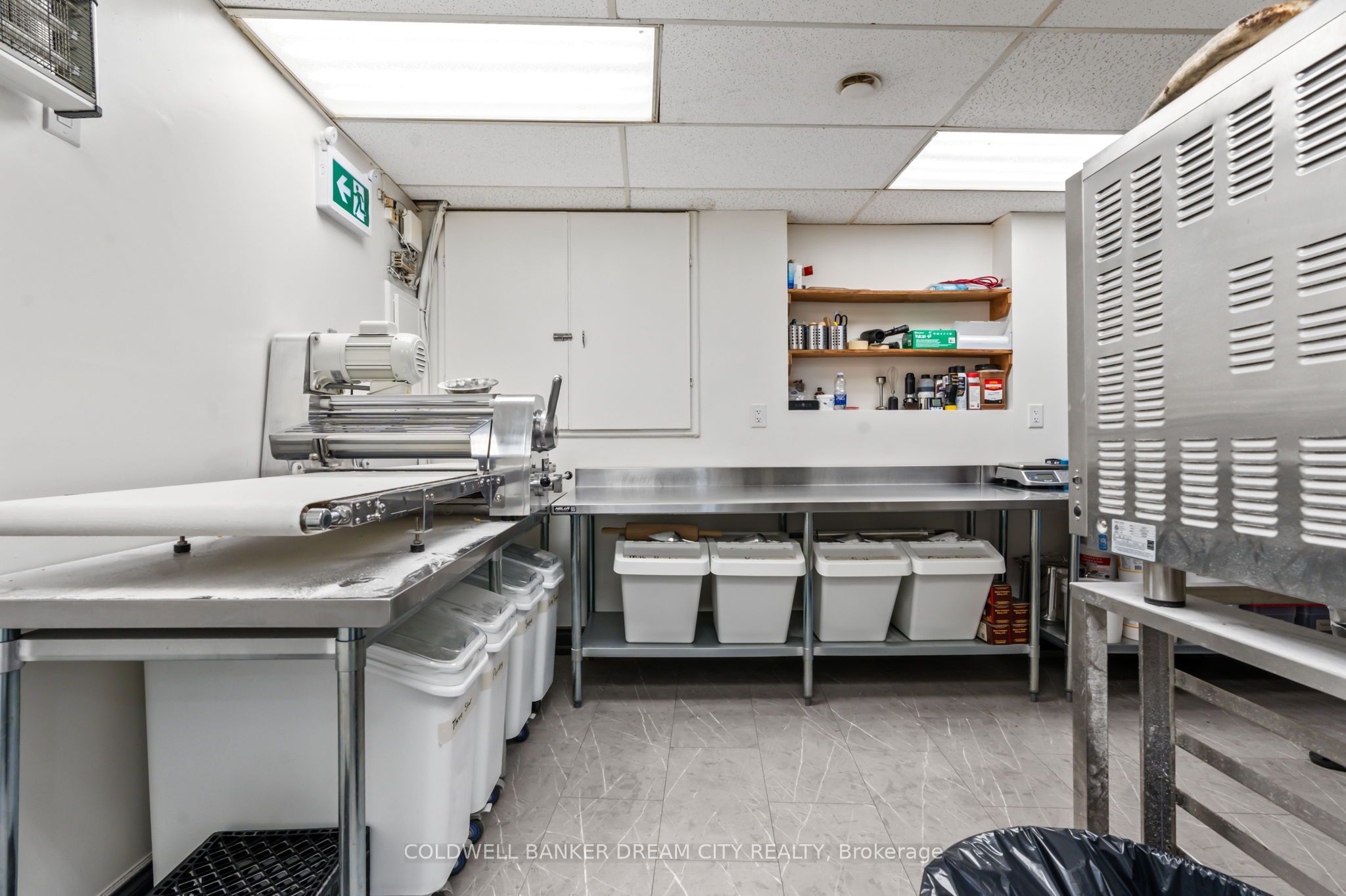 123 King St W Property Photo 41