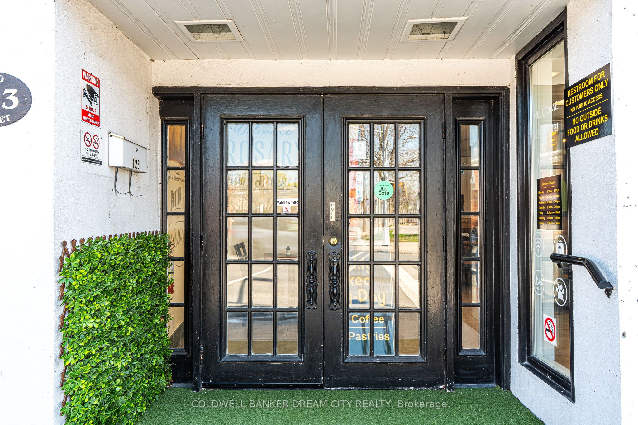 123 King St W Property Photo 42