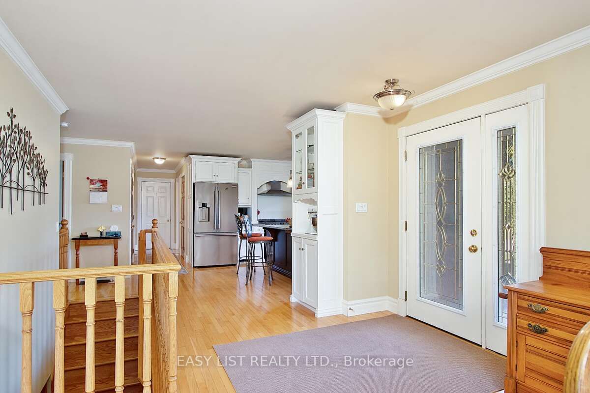230 Frederick Court Property Photo 3