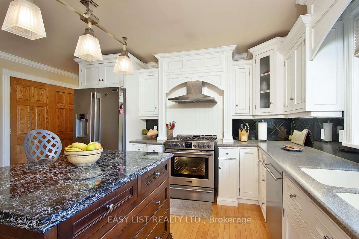 230 Frederick Court Property Photo 8