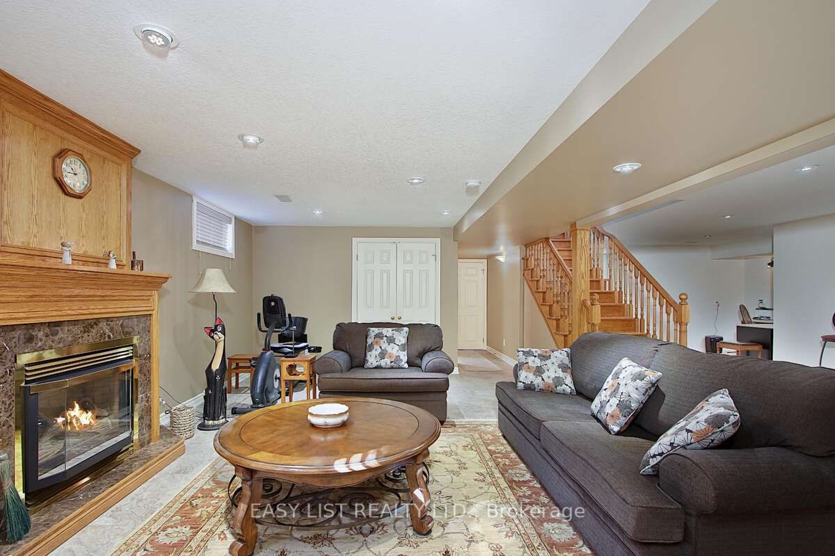230 Frederick Court Property Photo 16