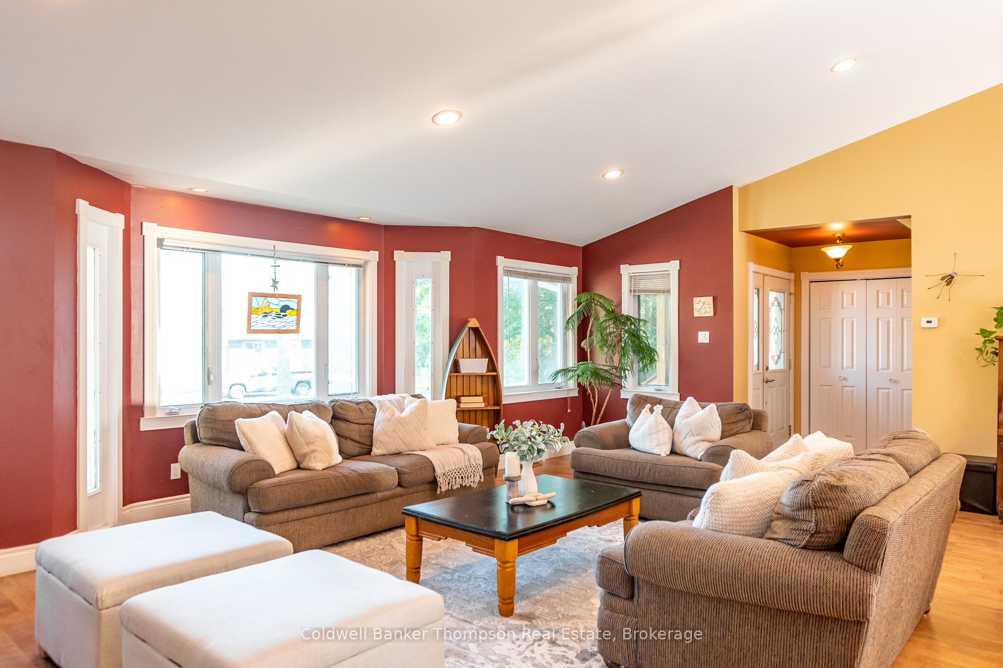 4237 Ravenscliffe Road Property Photo 4