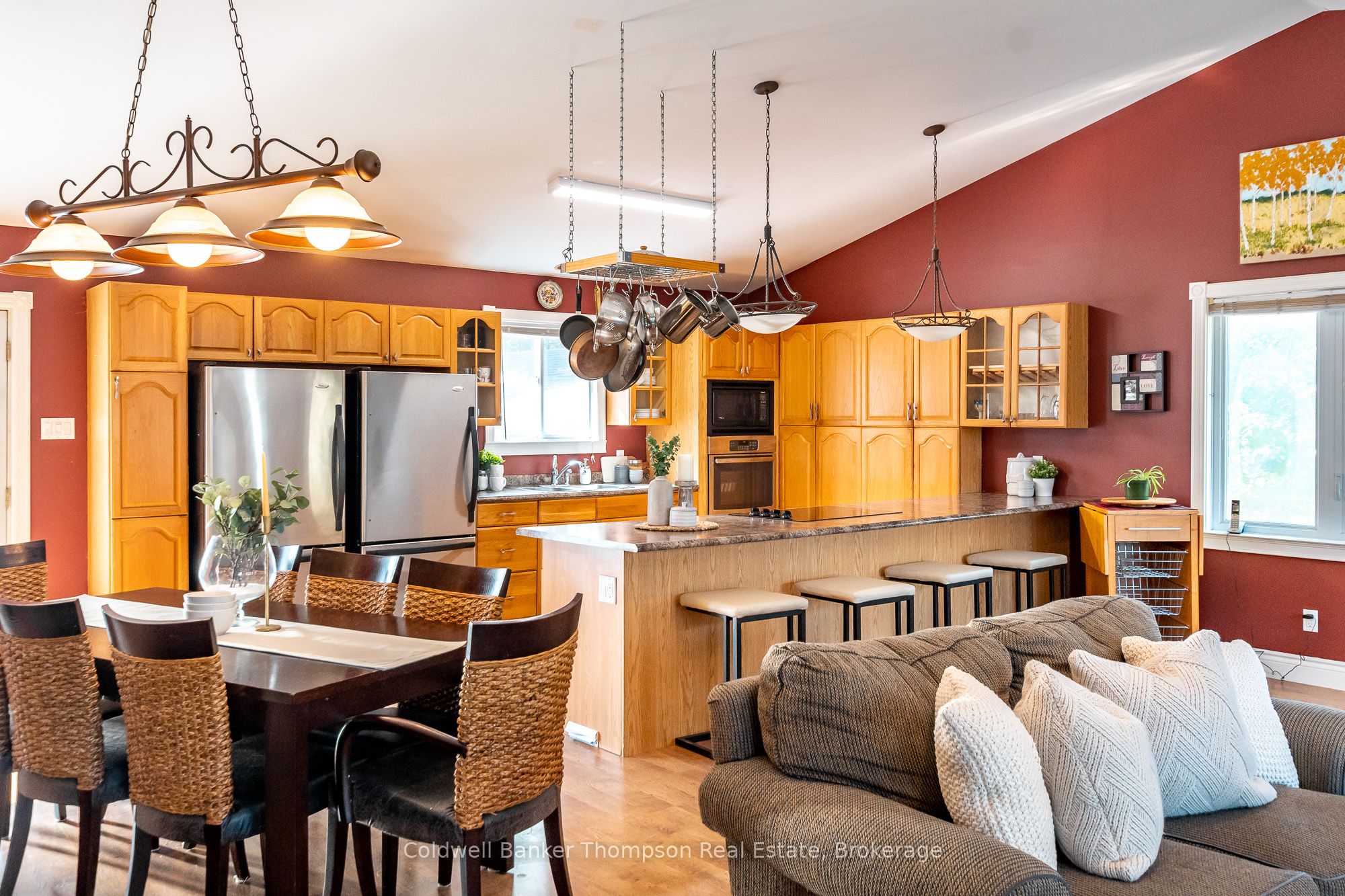 4237 Ravenscliffe Road Property Photo 9