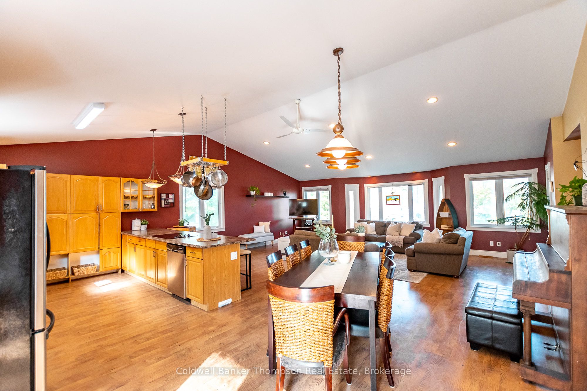 4237 Ravenscliffe Road Property Photo 14