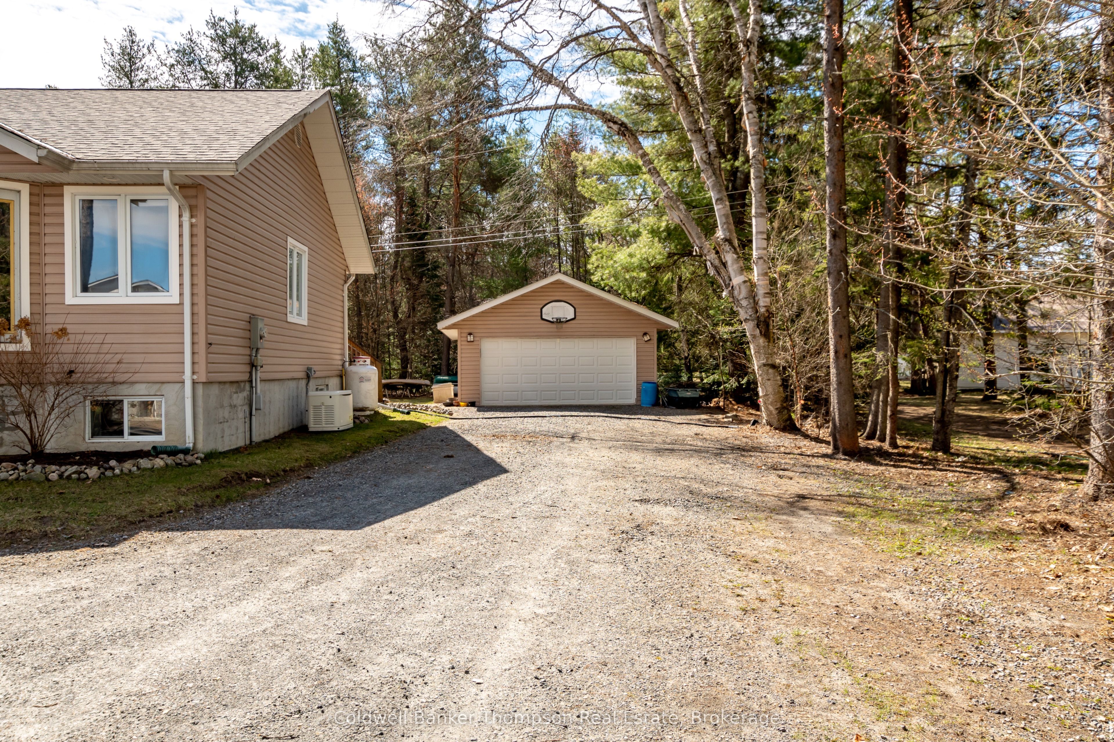 4237 Ravenscliffe Road Property Photo 49