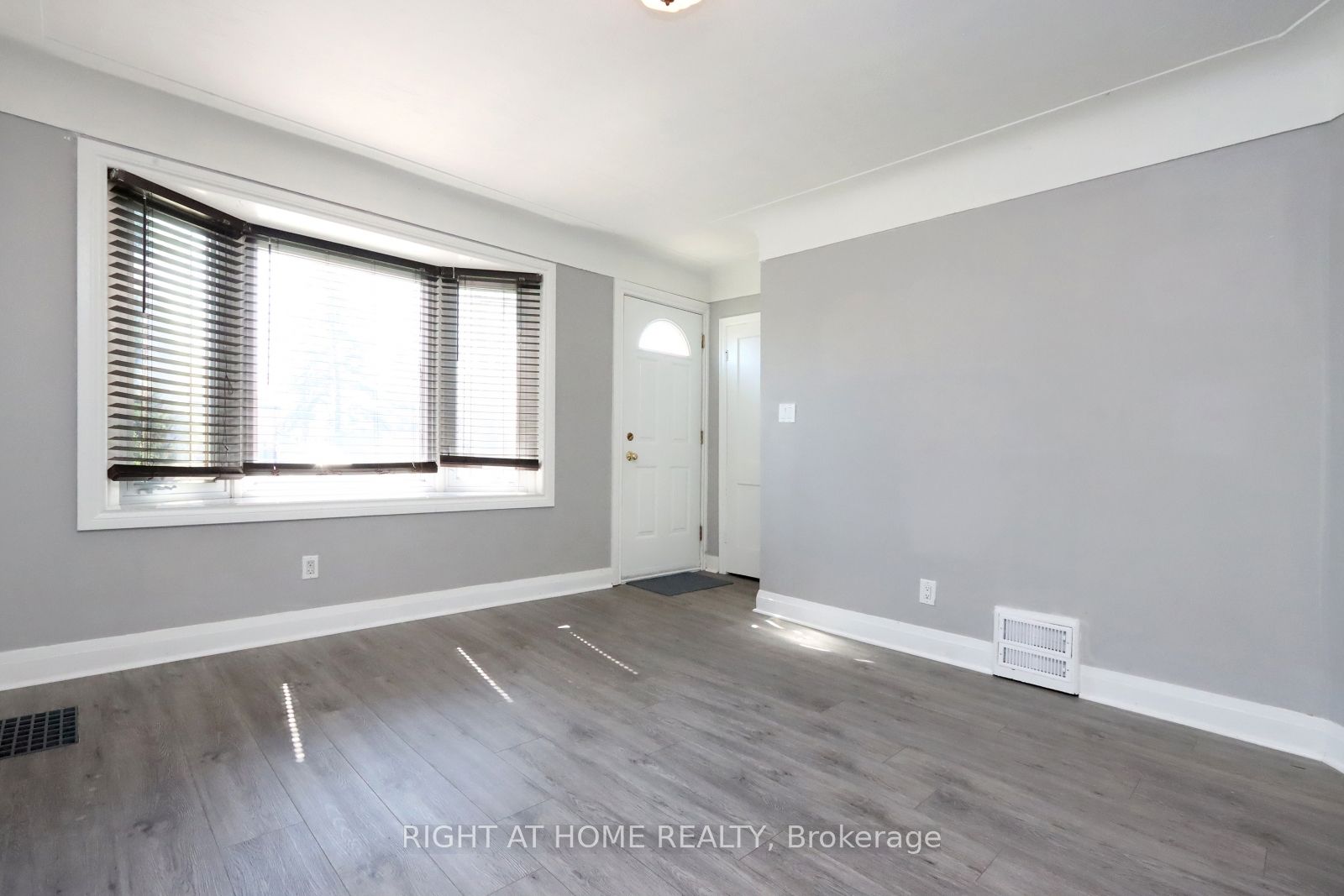 240 East 22nd Street Property Photo 4
