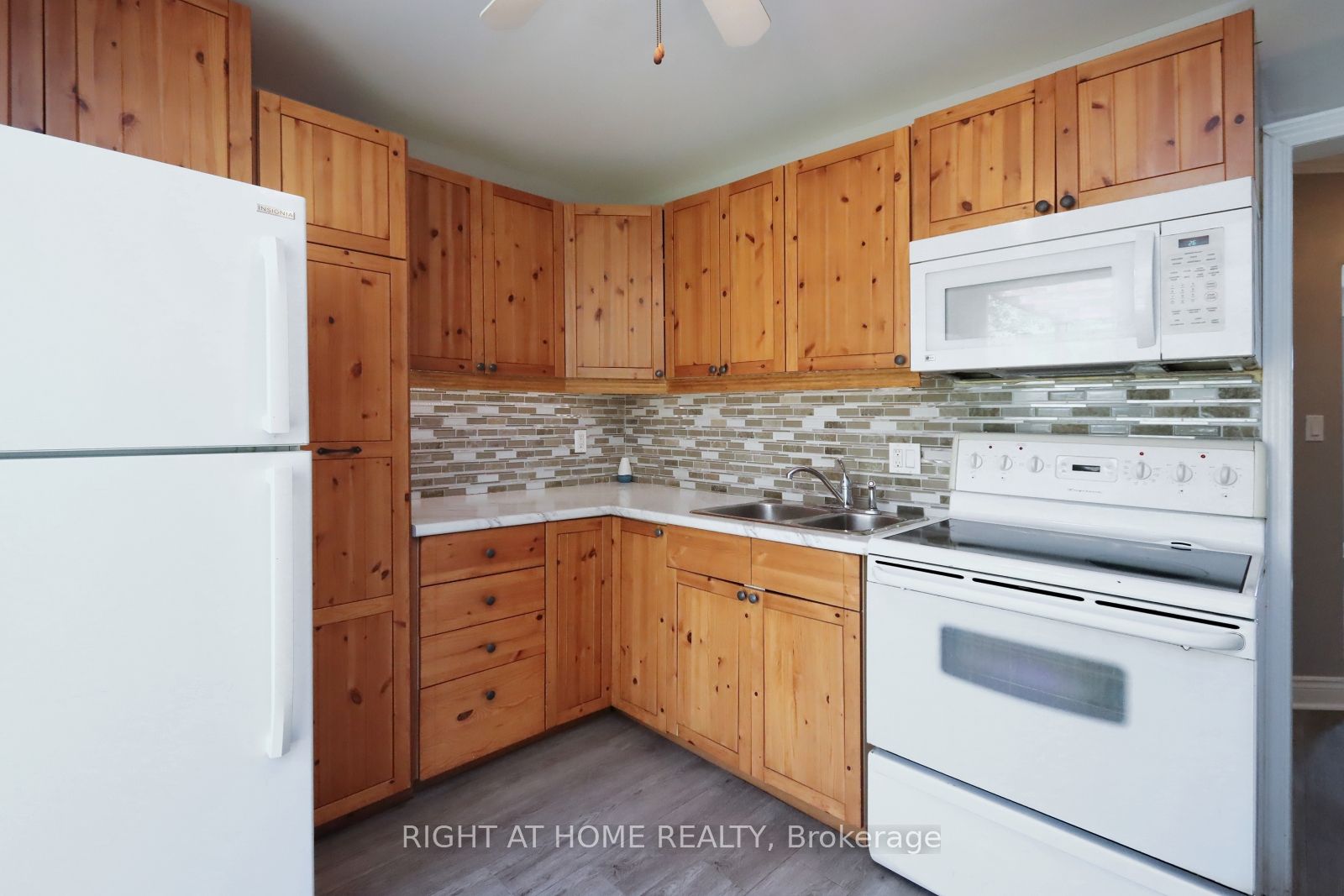 240 East 22nd Street Property Photo 8