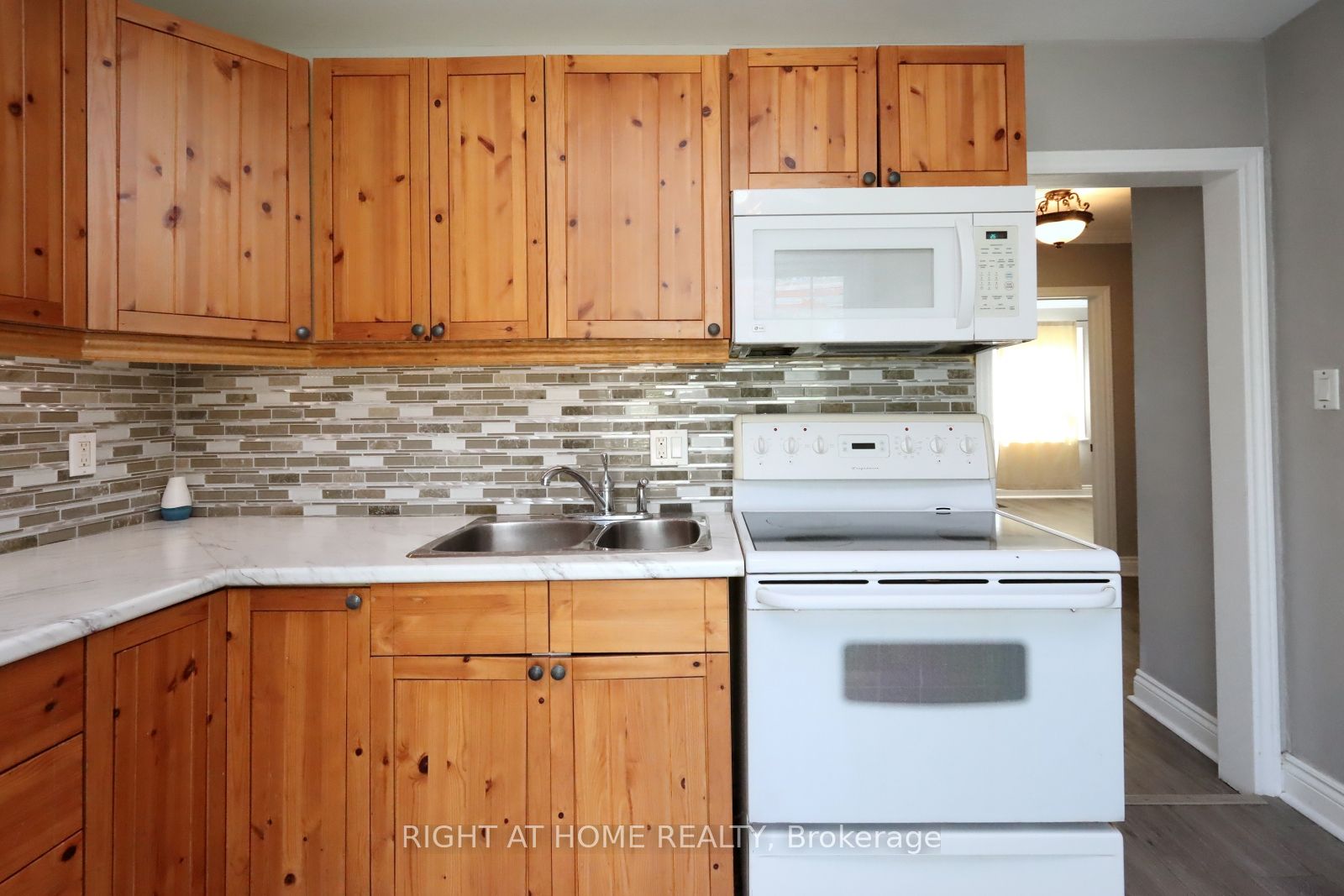 240 East 22nd Street Property Photo 10