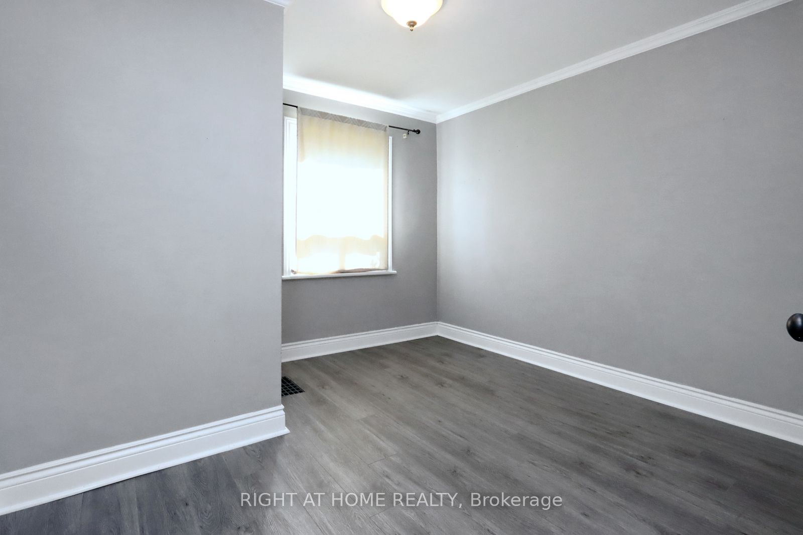 240 East 22nd Street Property Photo 15