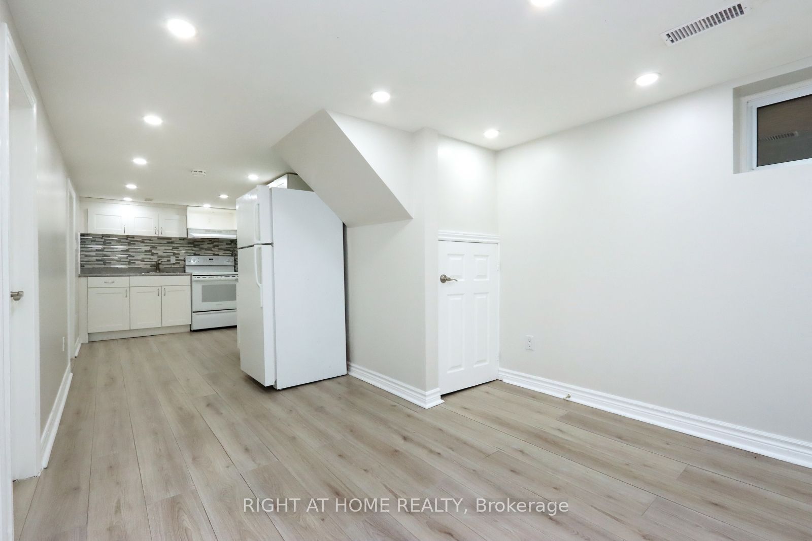 240 East 22nd Street Property Photo 23