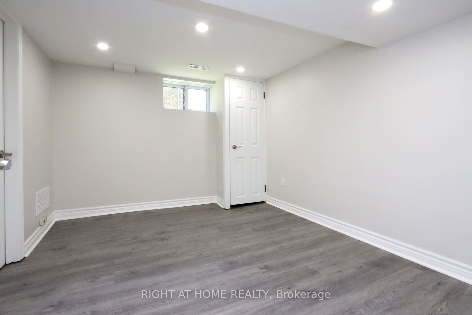 240 East 22nd Street Property Photo 28
