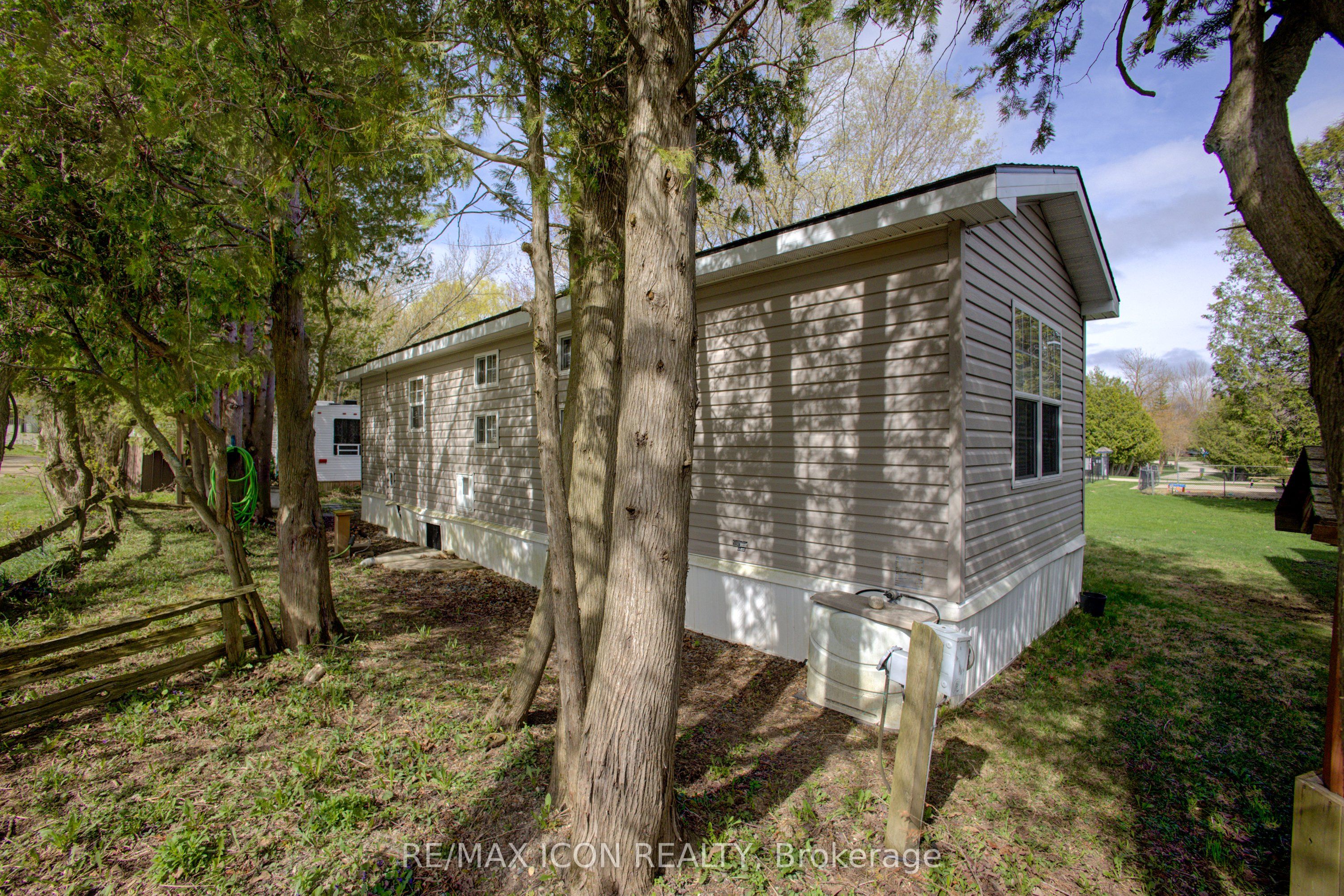8 Maple Property Photo 3