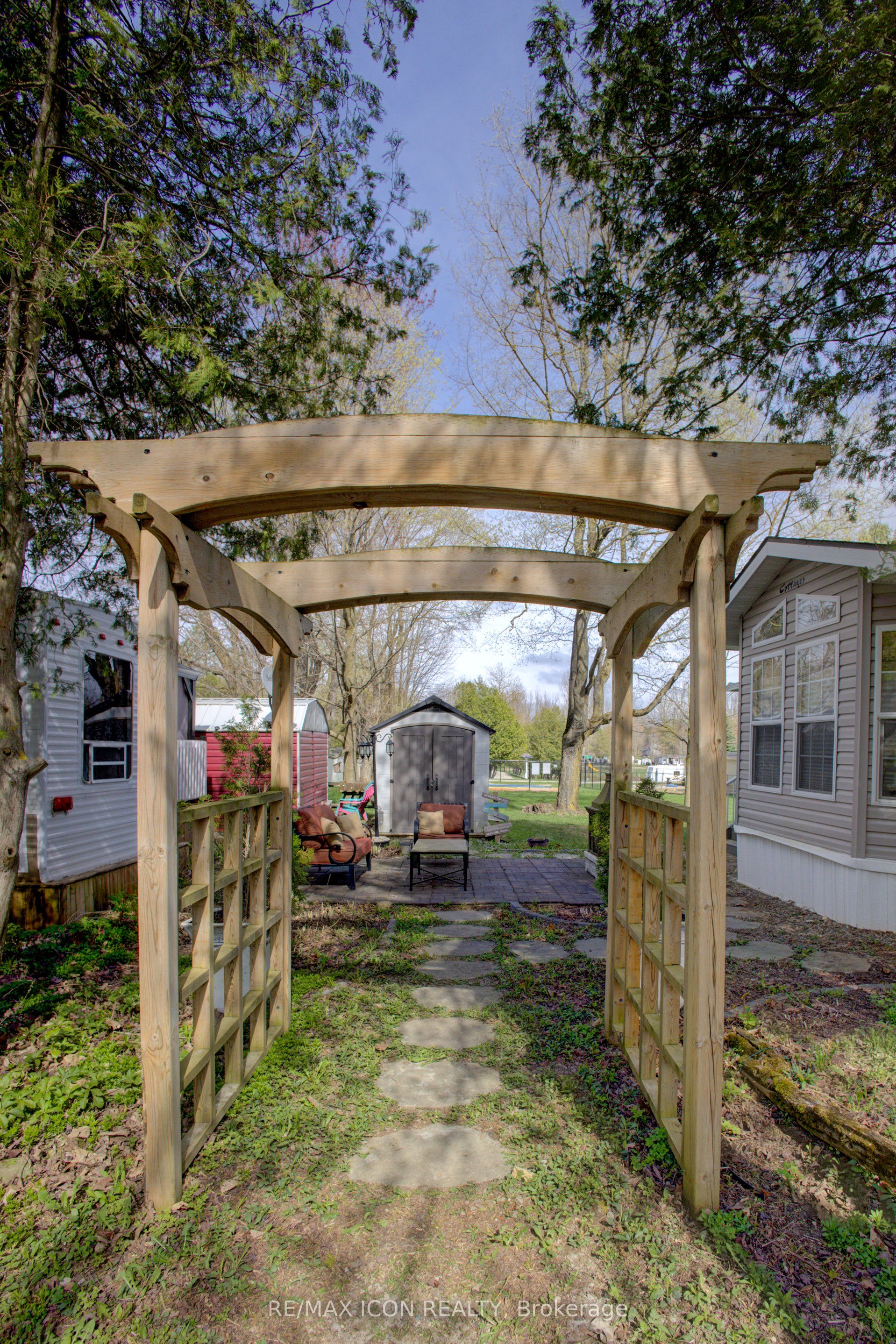 8 Maple Property Photo 4