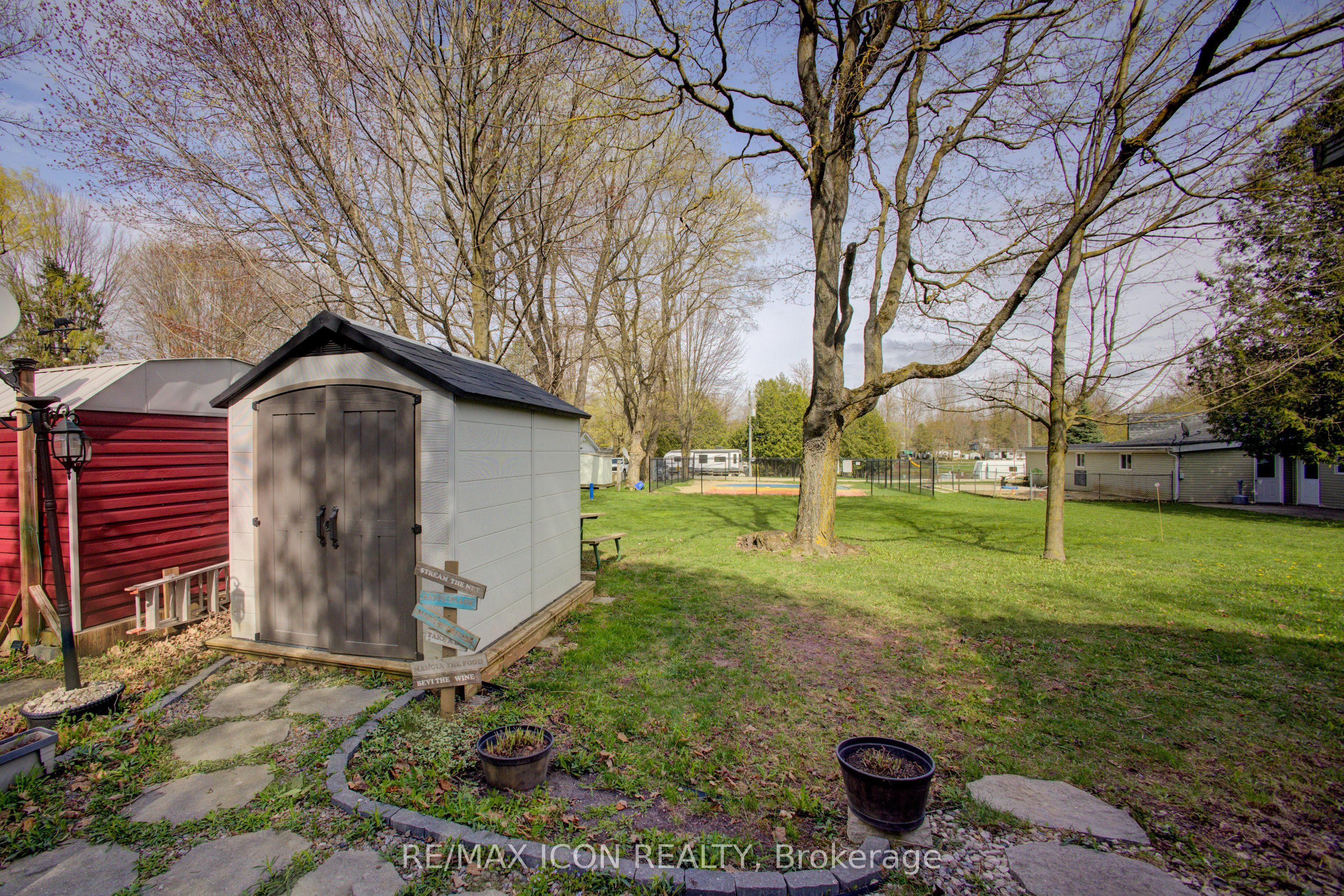 8 Maple Property Photo 7