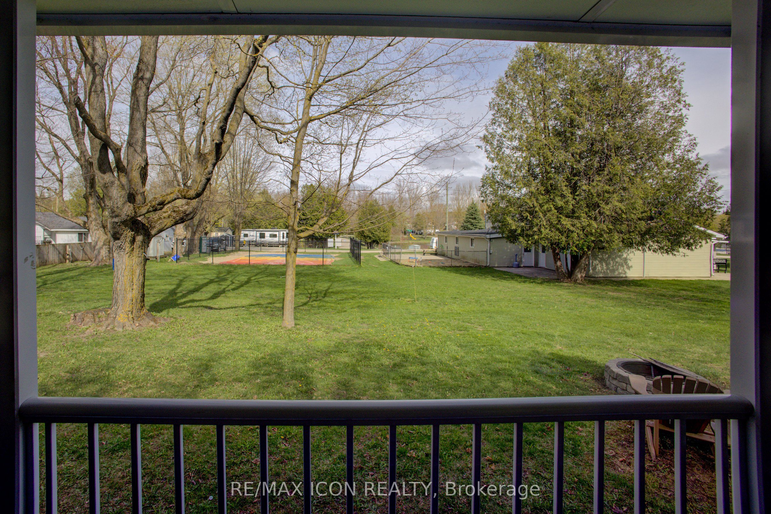 8 Maple Property Photo 12