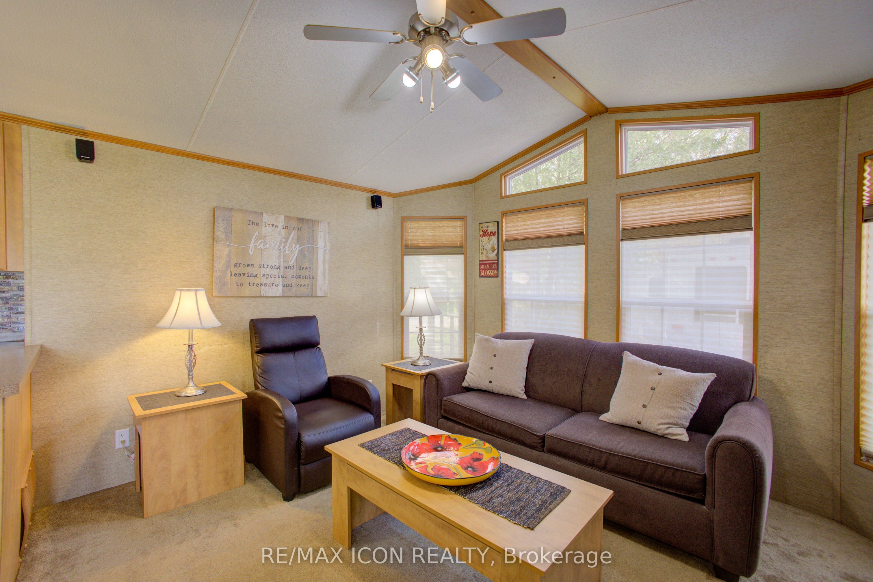 8 Maple Property Photo 16