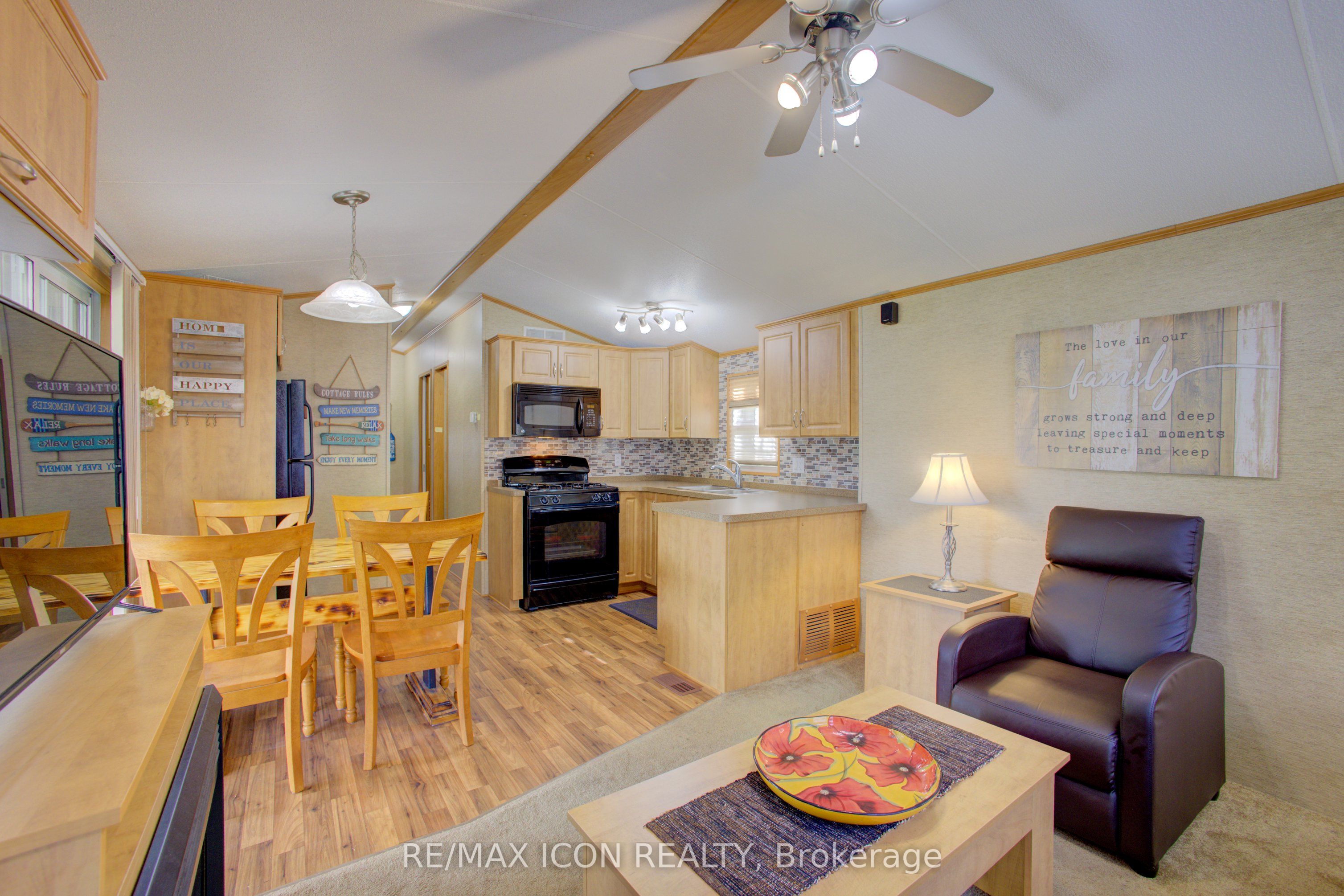 8 Maple Property Photo 18