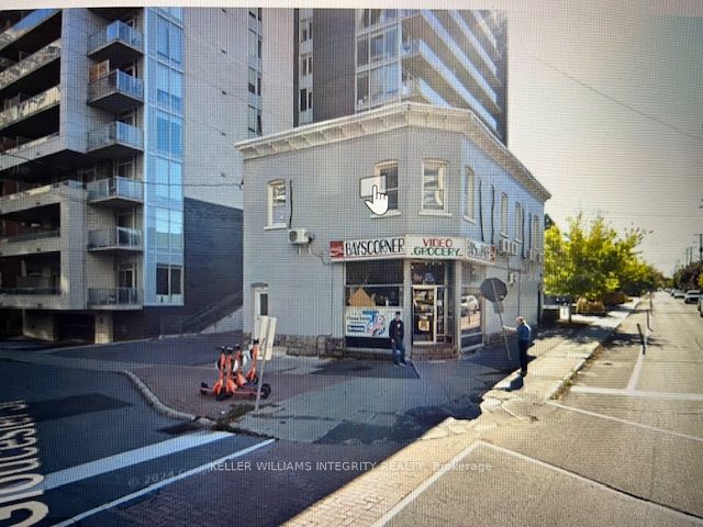 245 Bay St Property Photo 1