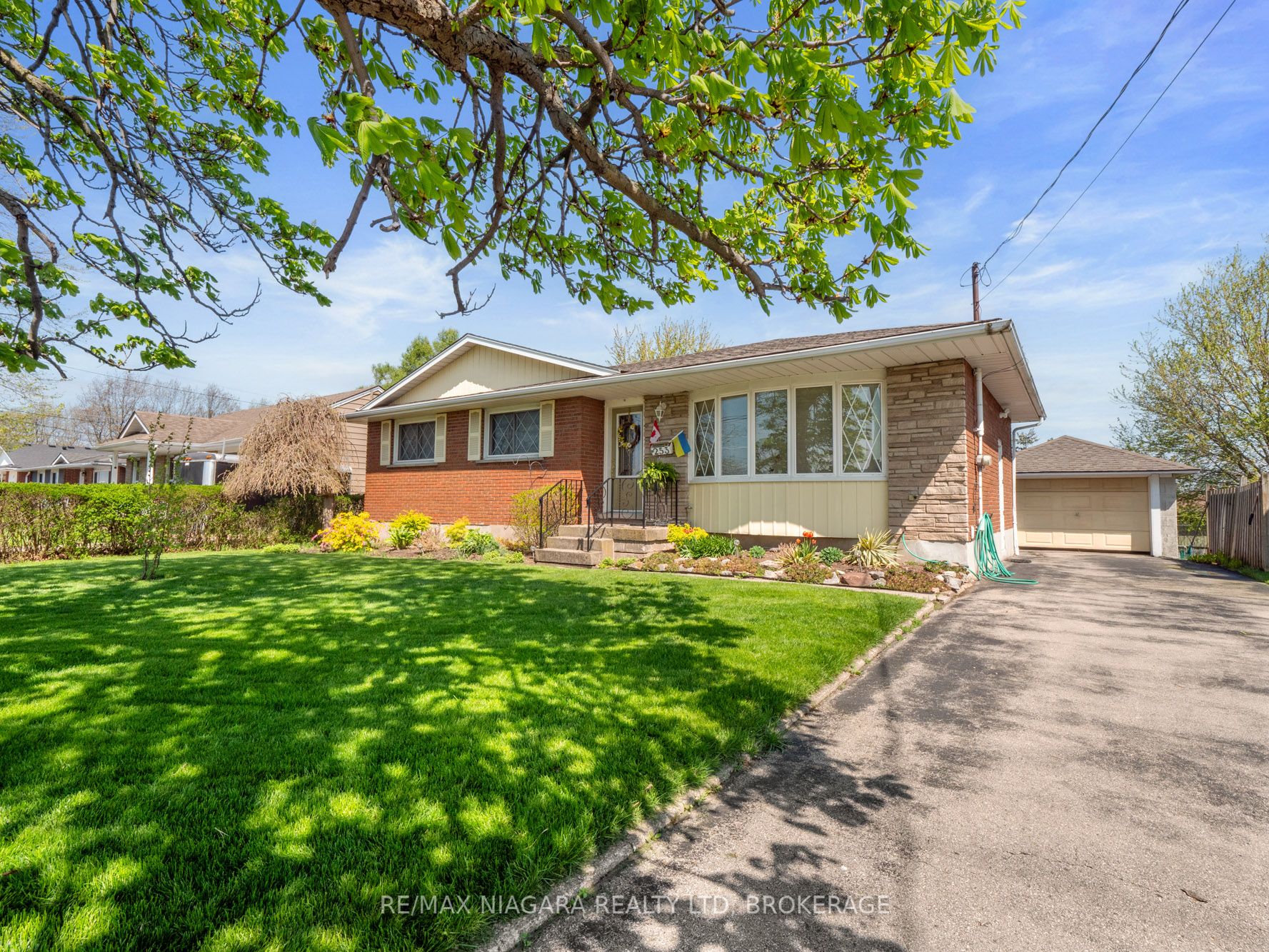 253 Bertie Street Property Photo 1