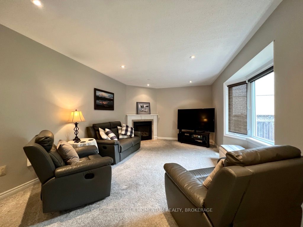 8 Meadowbrook Ln Property Photo 3