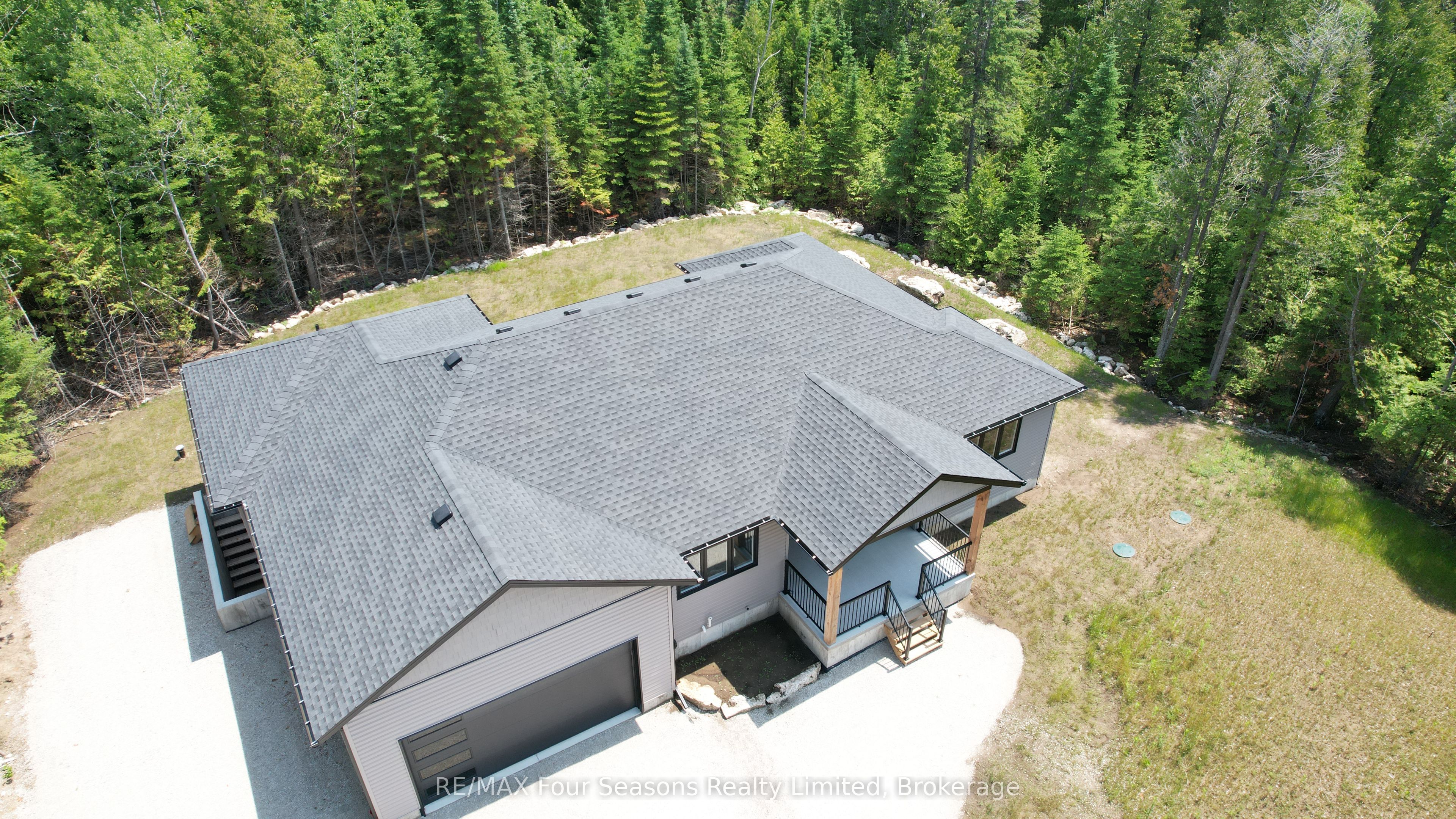 31 Trillium Crossing Property Photo 1