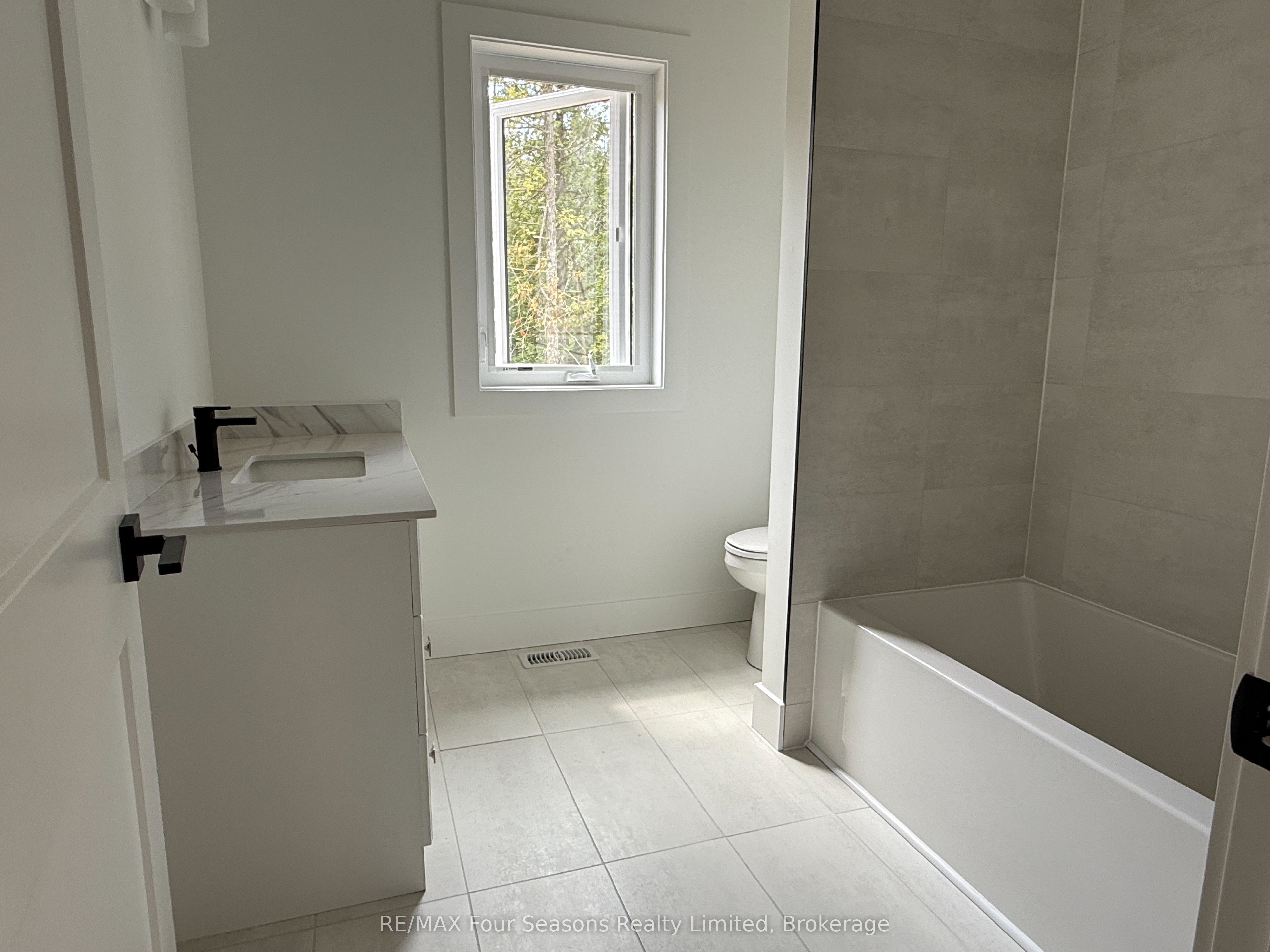 31 Trillium Crossing Property Photo 18
