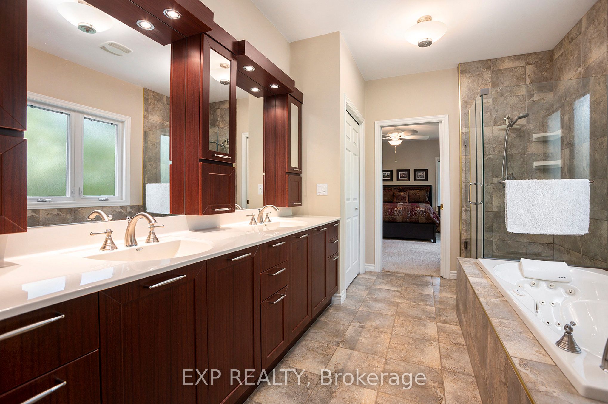 544 Lakeshore Road Property Photo 14