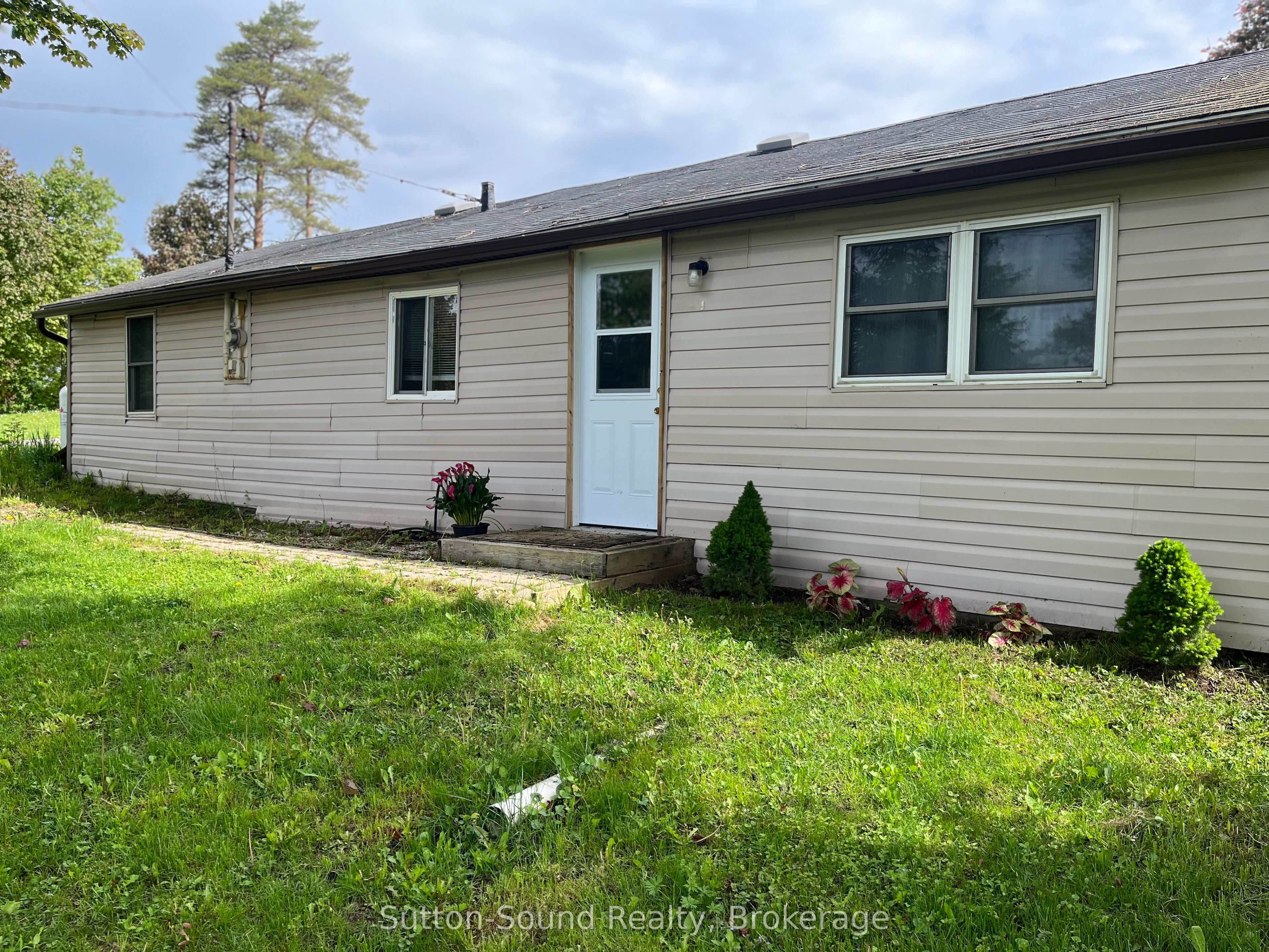 776225 Highway 10 Highway Property Photo 1
