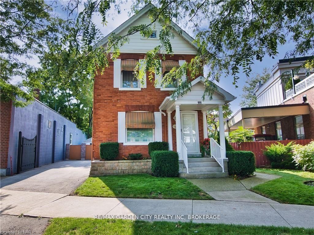 111 Lake St Property Photo 1