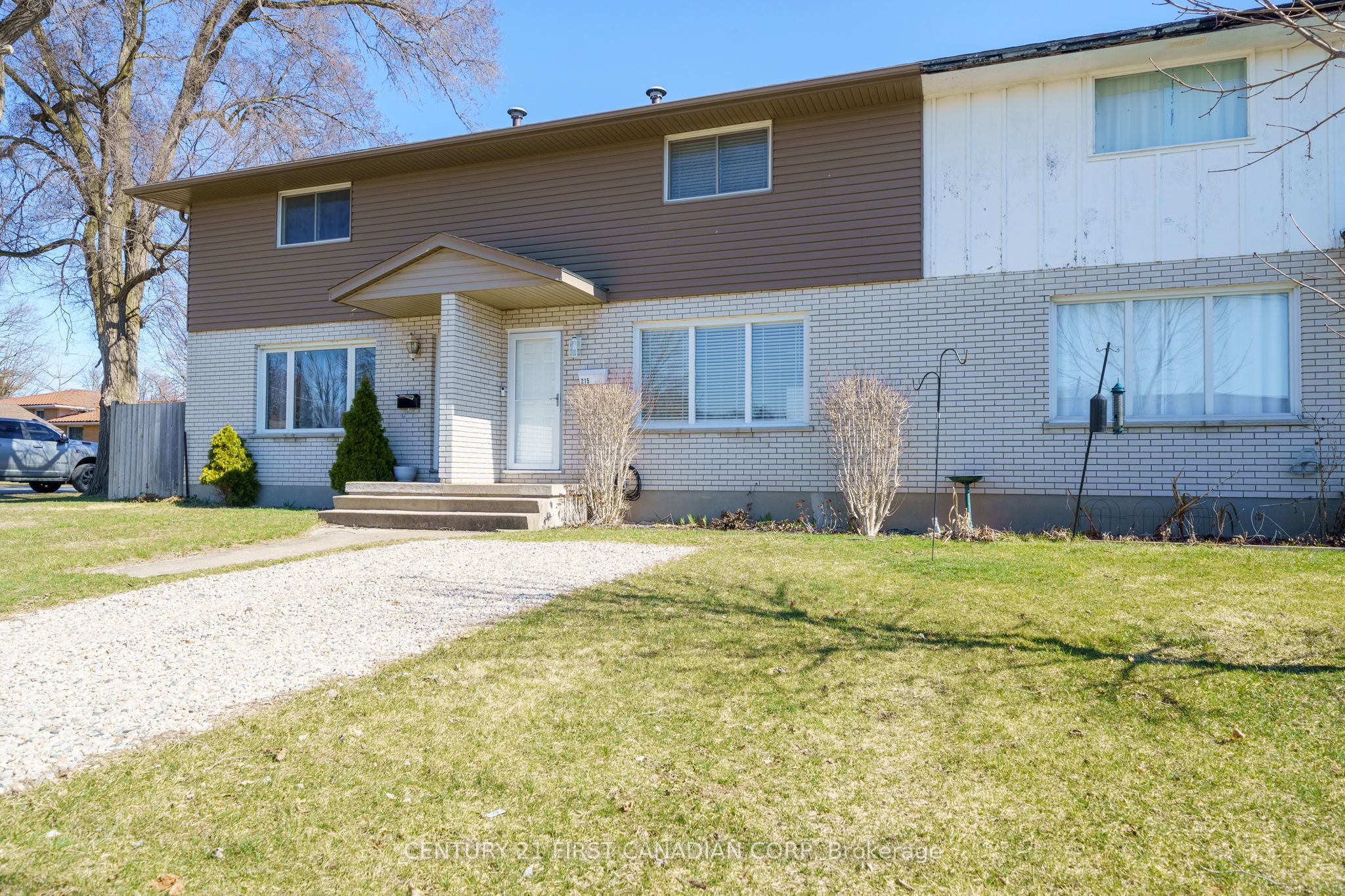 215 Beattie Street Property Photo 1