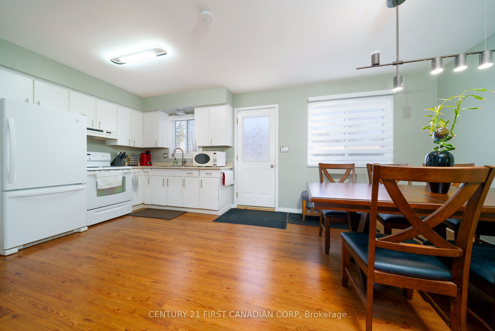 215 Beattie Street Property Photo 5