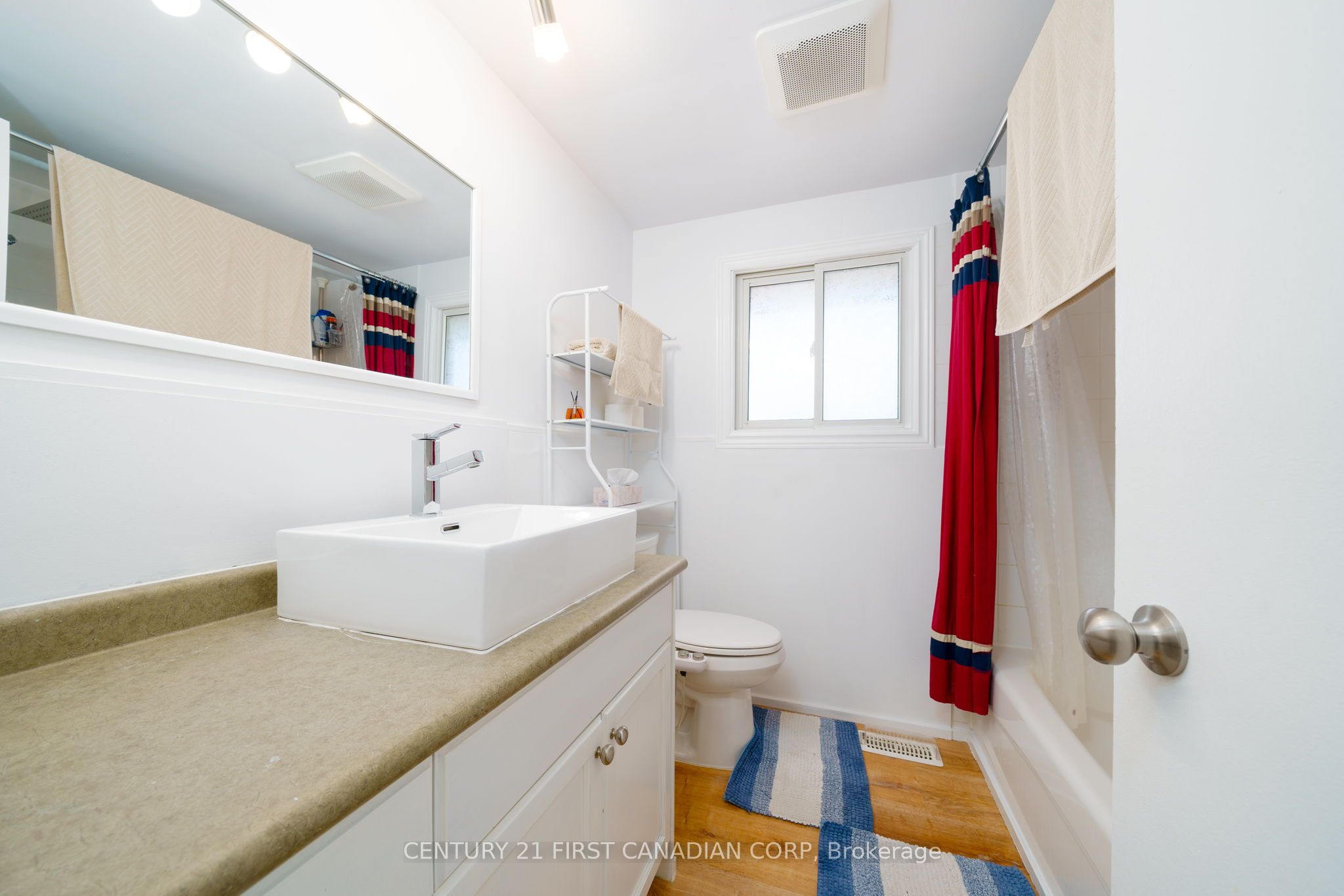 215 Beattie Street Property Photo 11